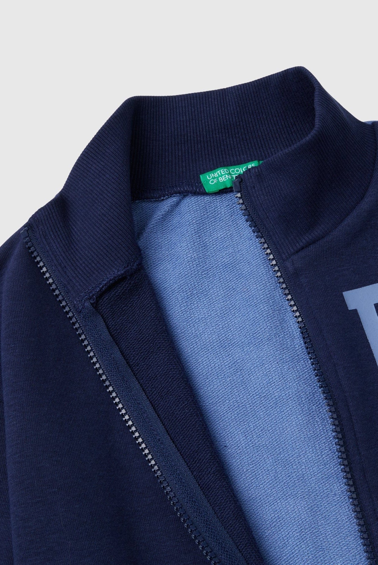 يونايتد كولورز اوف بينيتون سويت شيرت بسحاب وطباعة أطفالي