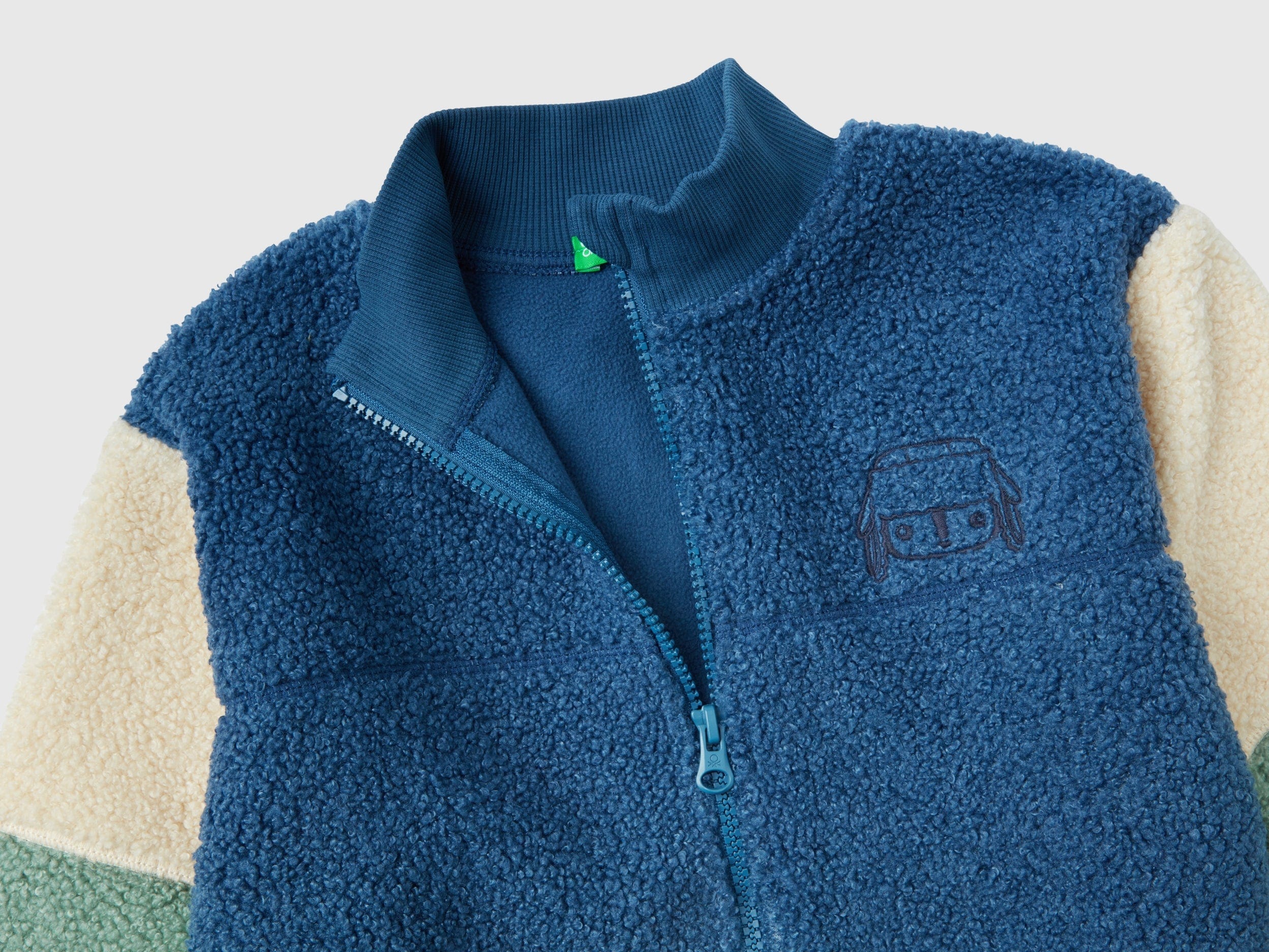 ูููุงูุชุฏ ููููุฑุฒ ุงูู ุจูููุชูู ุณููุช ุดูุฑุช ุจุชุตู
ูู
ู
ููู ููุงูุฉ ู
ุฑุชูุนุฉ ุฃุทูุงูู