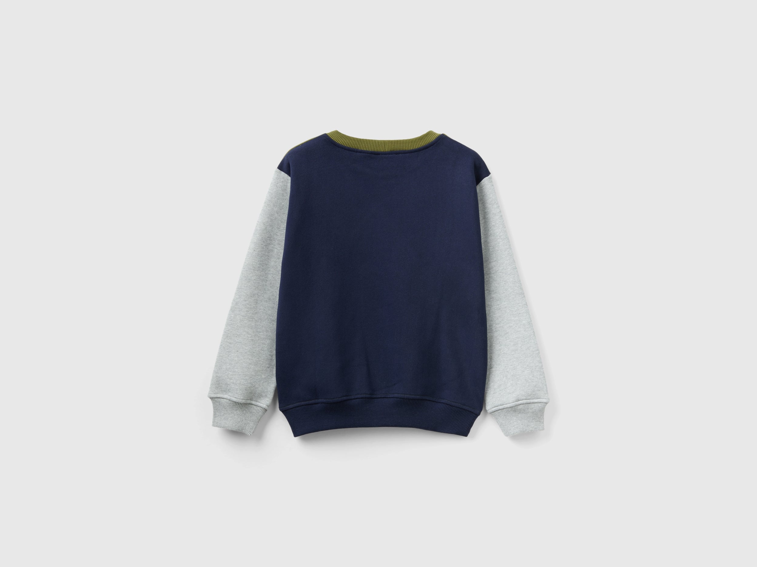 ูููุงูุชุฏ ููููุฑุฒ ุงูู ุจูููุชูู ููุฏู ุฏุงูุฆ ุจุดุนุงุฑ ุฃุทูุงูู