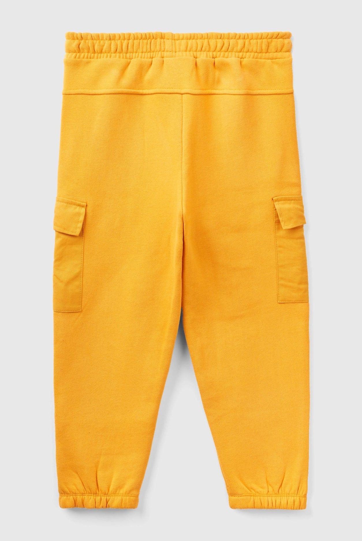 يونايتد كولورز اوف بينيتون بنطلون اطفالي رياضي بتفاصيل شعار وجيب كارجو