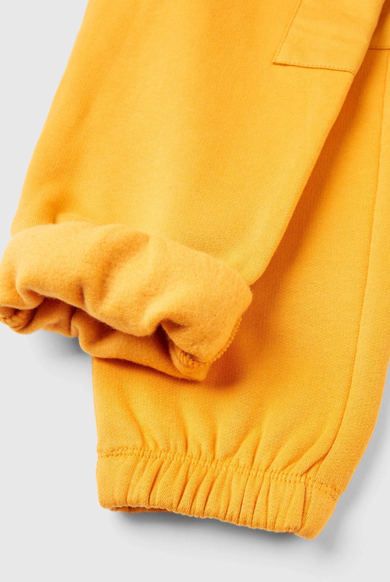 يونايتد كولورز اوف بينيتون بنطلون اطفالي رياضي بتفاصيل شعار وجيب كارجو