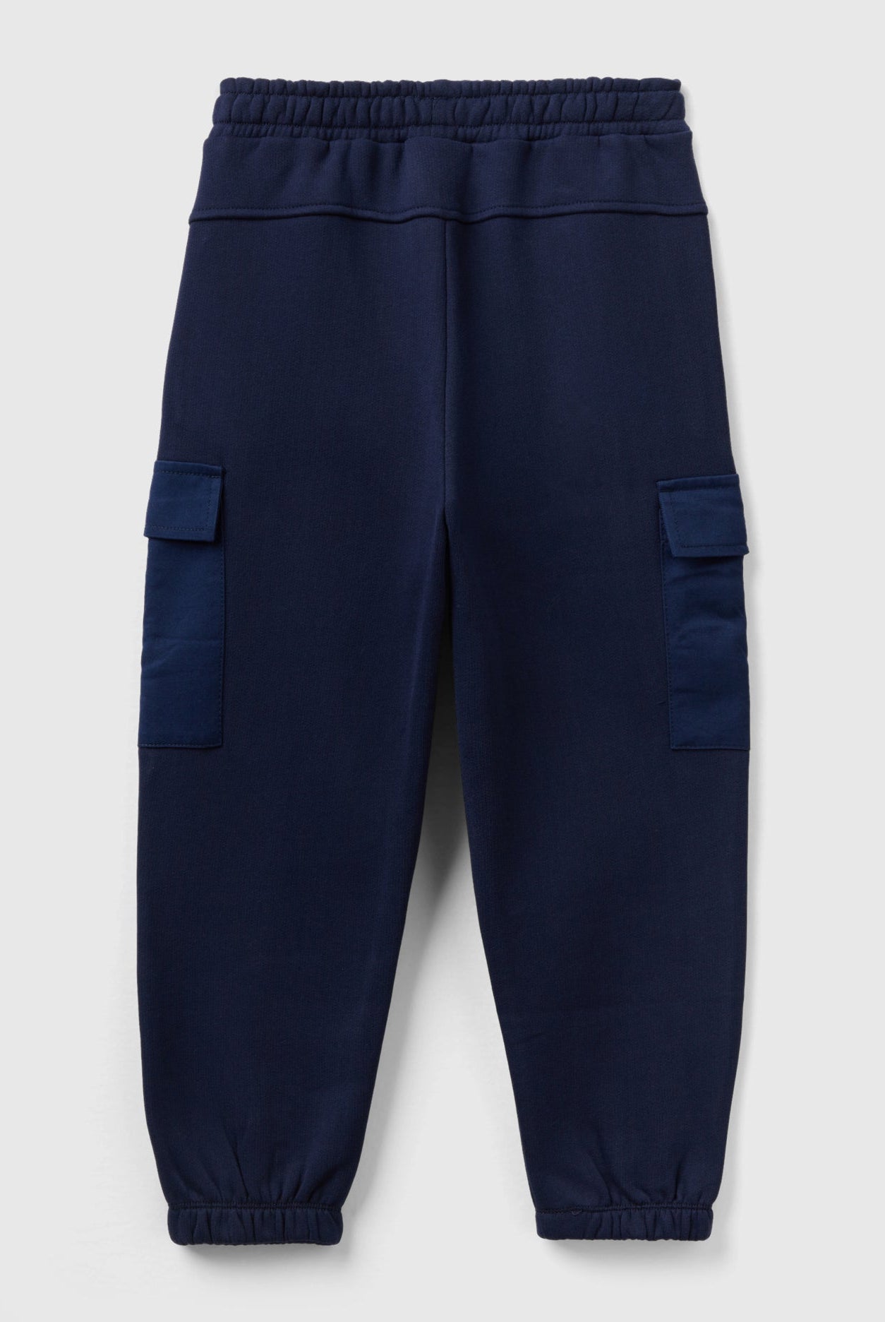 يونايتد كولورز اوف بينيتون بنطلون اطفالي رياضي بتفاصيل شعار وجيب كارجو