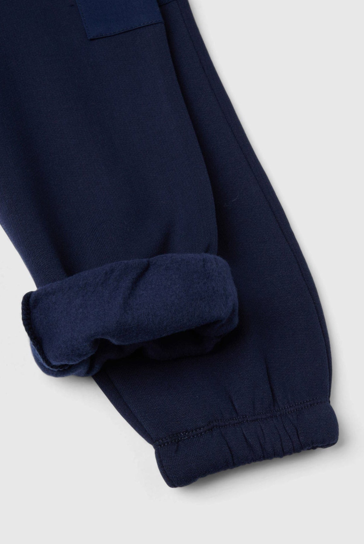 يونايتد كولورز اوف بينيتون بنطلون اطفالي رياضي بتفاصيل شعار وجيب كارجو