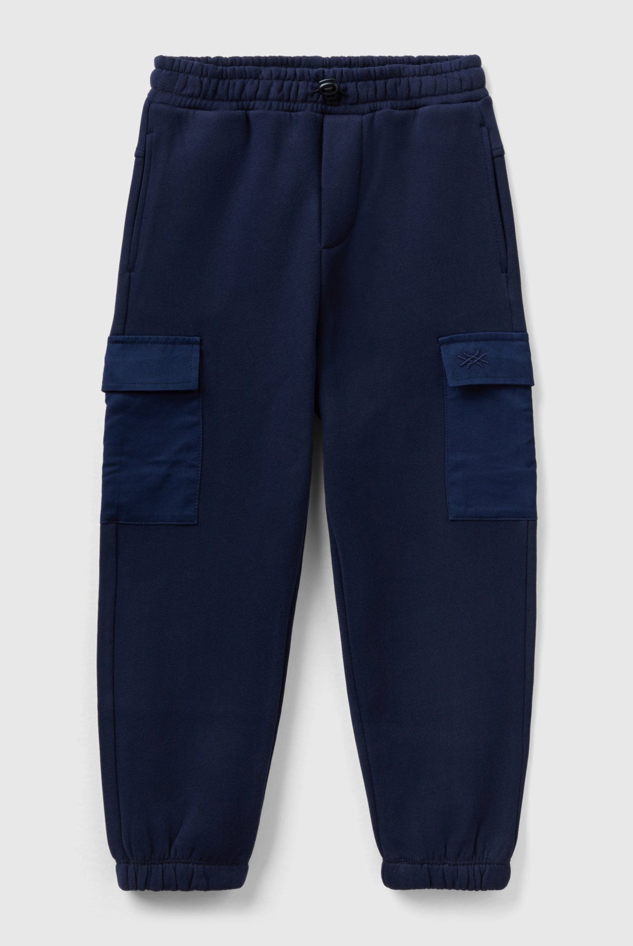 يونايتد كولورز اوف بينيتون بنطلون اطفالي رياضي بتفاصيل شعار وجيب كارجو