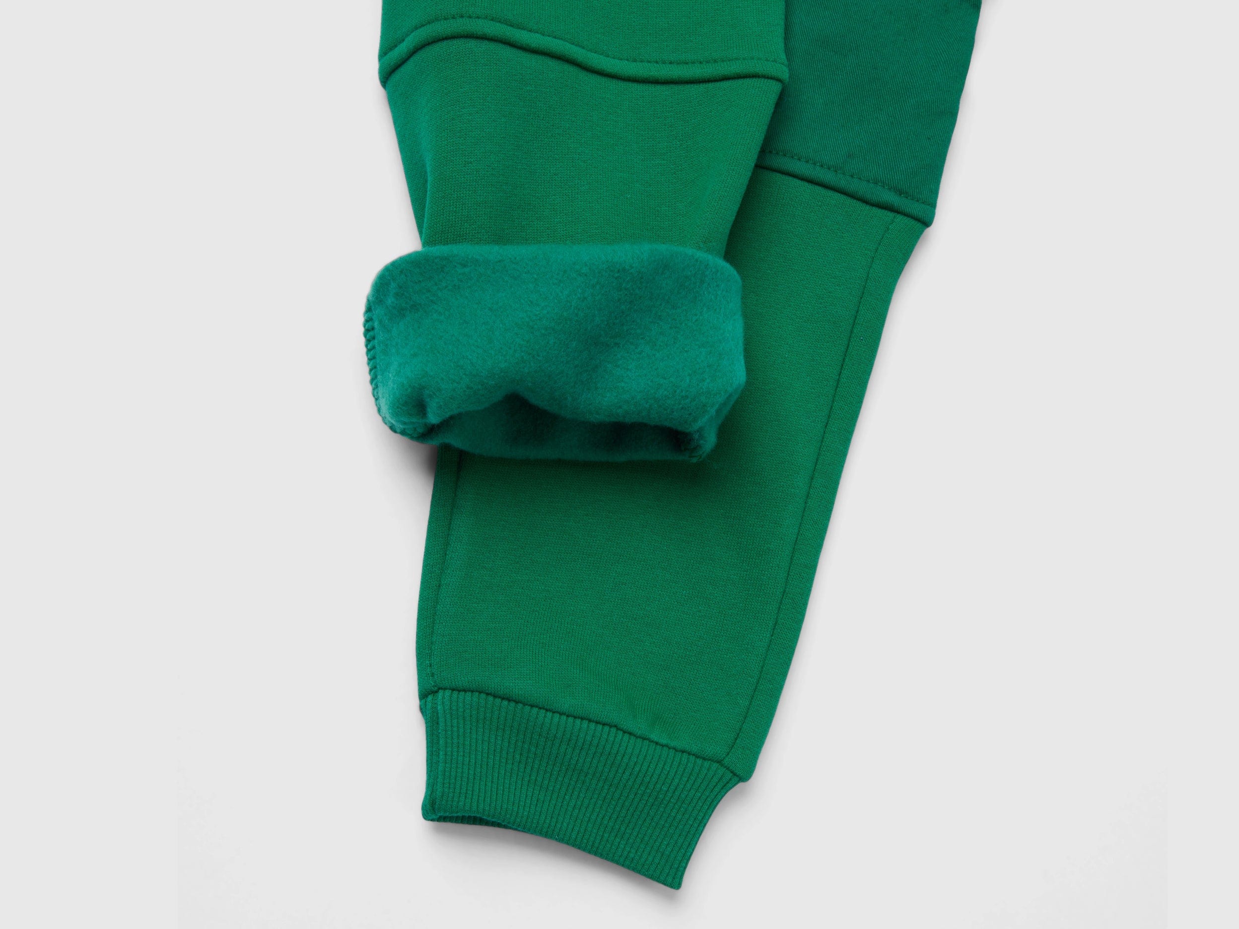 يونايتد كولورز اوف بينيتون بنطلون اطفالي رياضي بتفاصيل شعار على الخصر