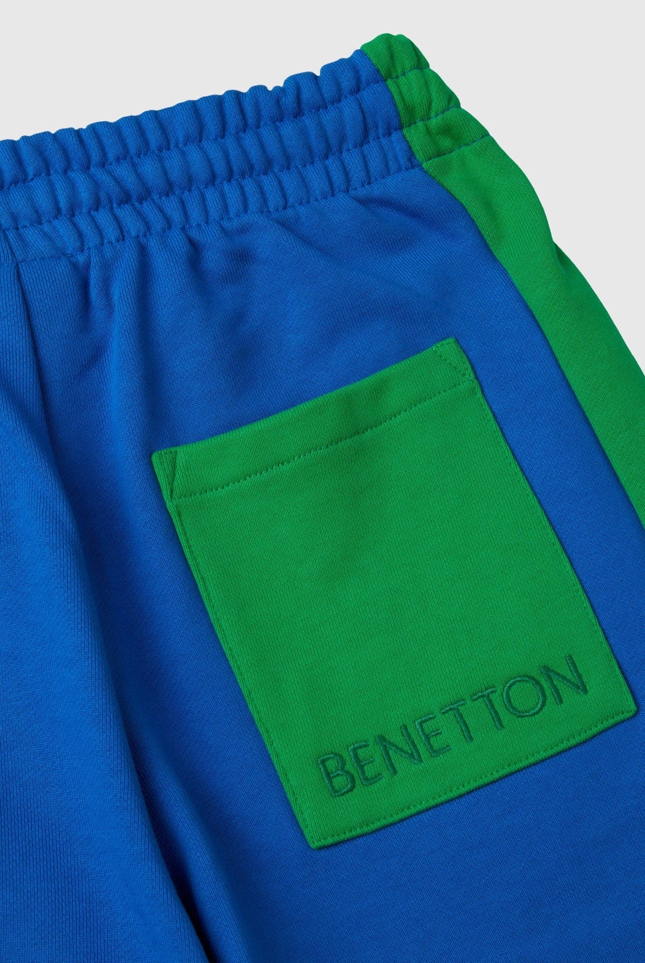 يونايتد كولورز اوف بينيتون بنطلون بقصة بالون مع أشرطة جانبية برباط أطفالي