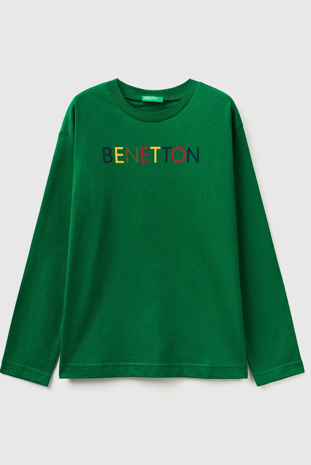 يونايتد كولورز اوف بينيتون تيشيرت اطفالي قطن عضوي بأكمام طويلة ورسمه عالصدر