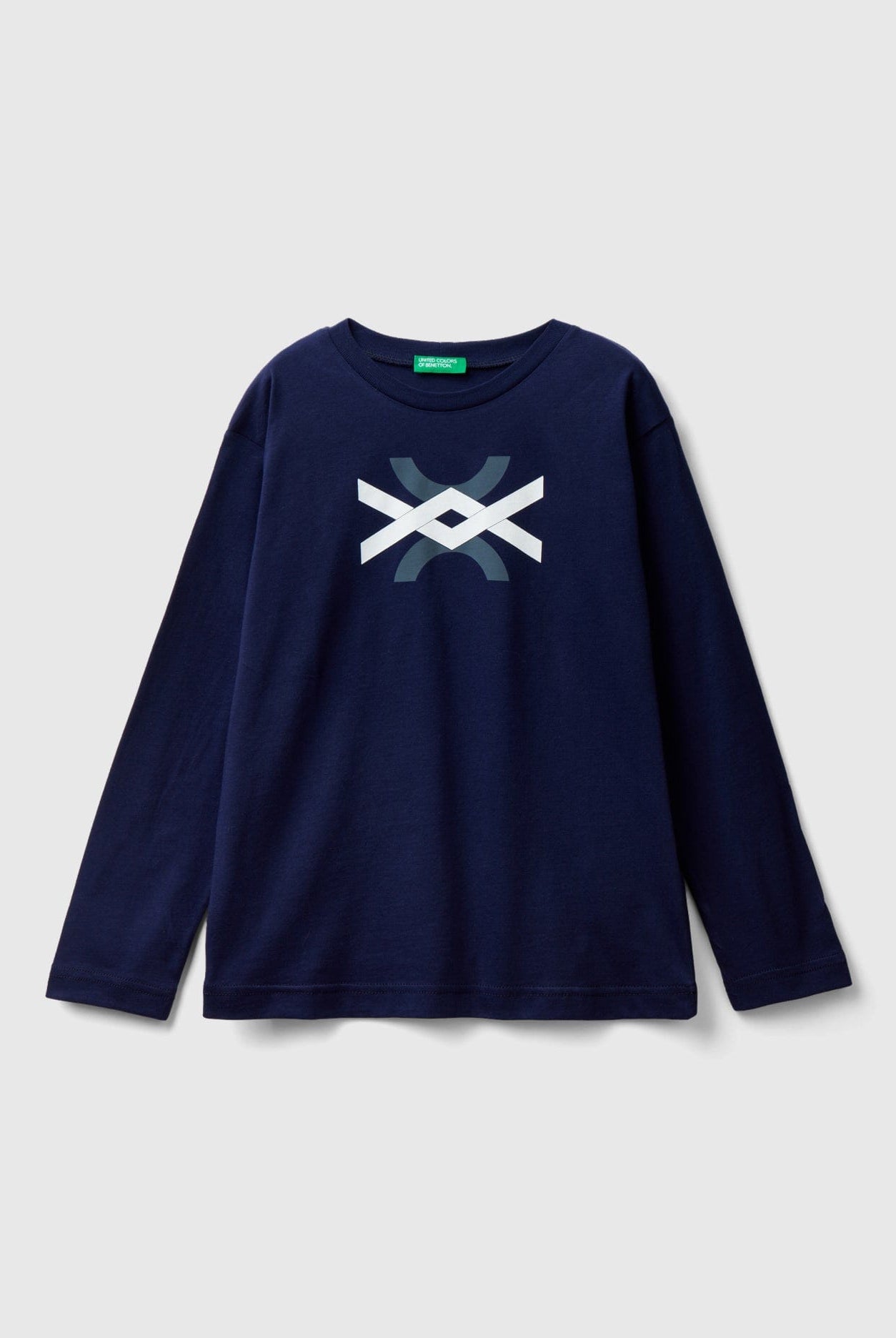 يونايتد كولورز اوف بينيتون تيشيرت اطفالي قطن عضوي بأكمام طويلة ورسمه عالصدر