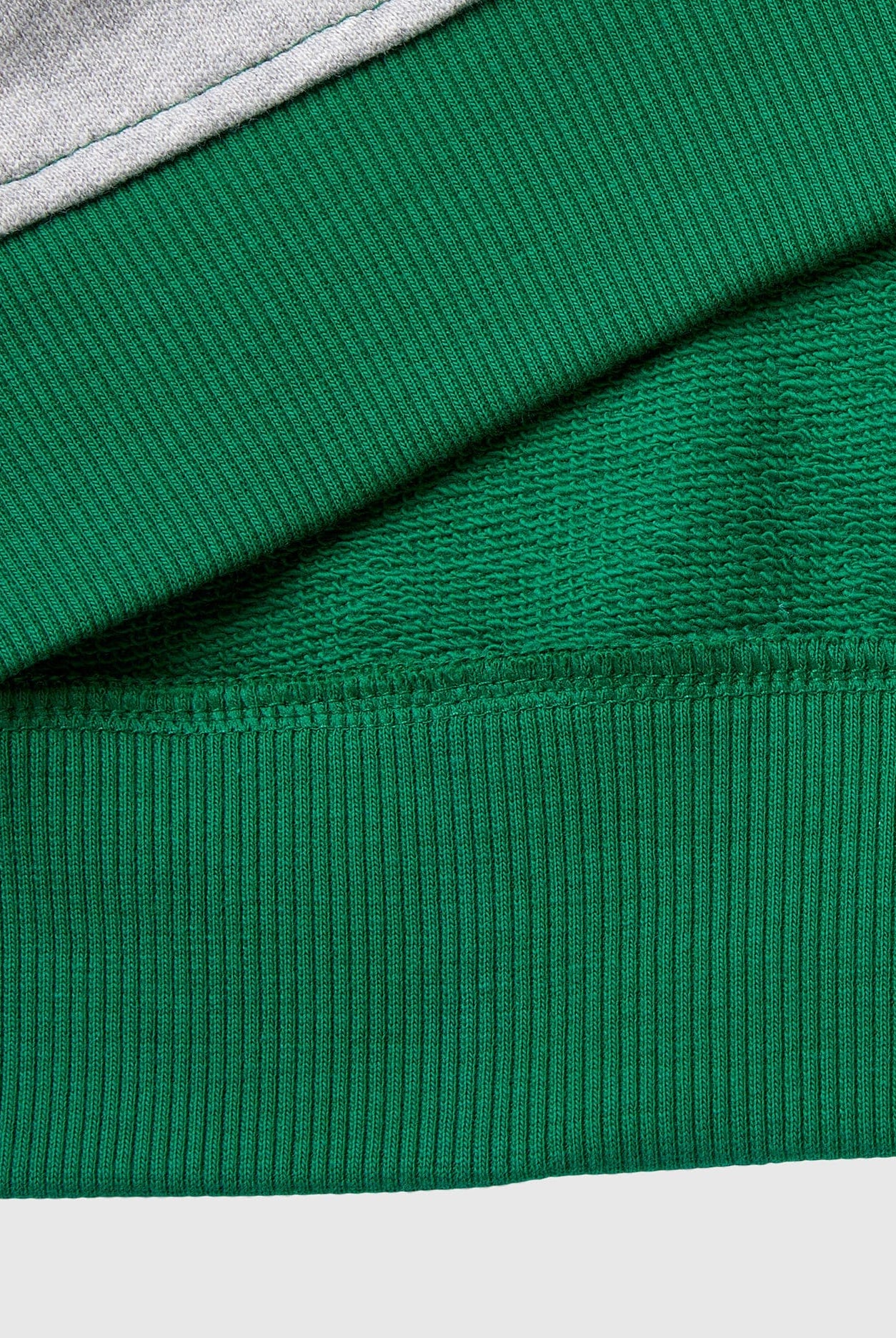 يونايتد كولورز اوف بينيتون سويت شيرت بطبعة شعار بكم طويل أطفالي