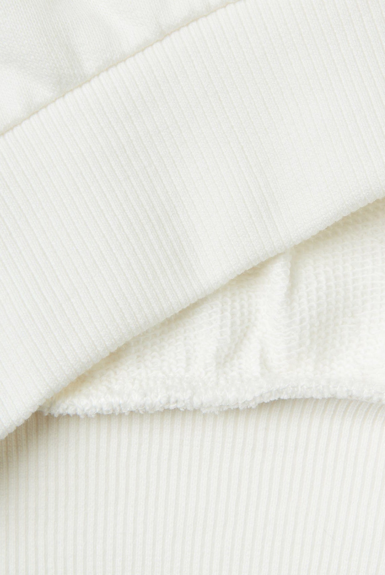 يونايتد كولورز اوف بينيتون سويت شيرت مطرز بترتر كم طويل بناتي