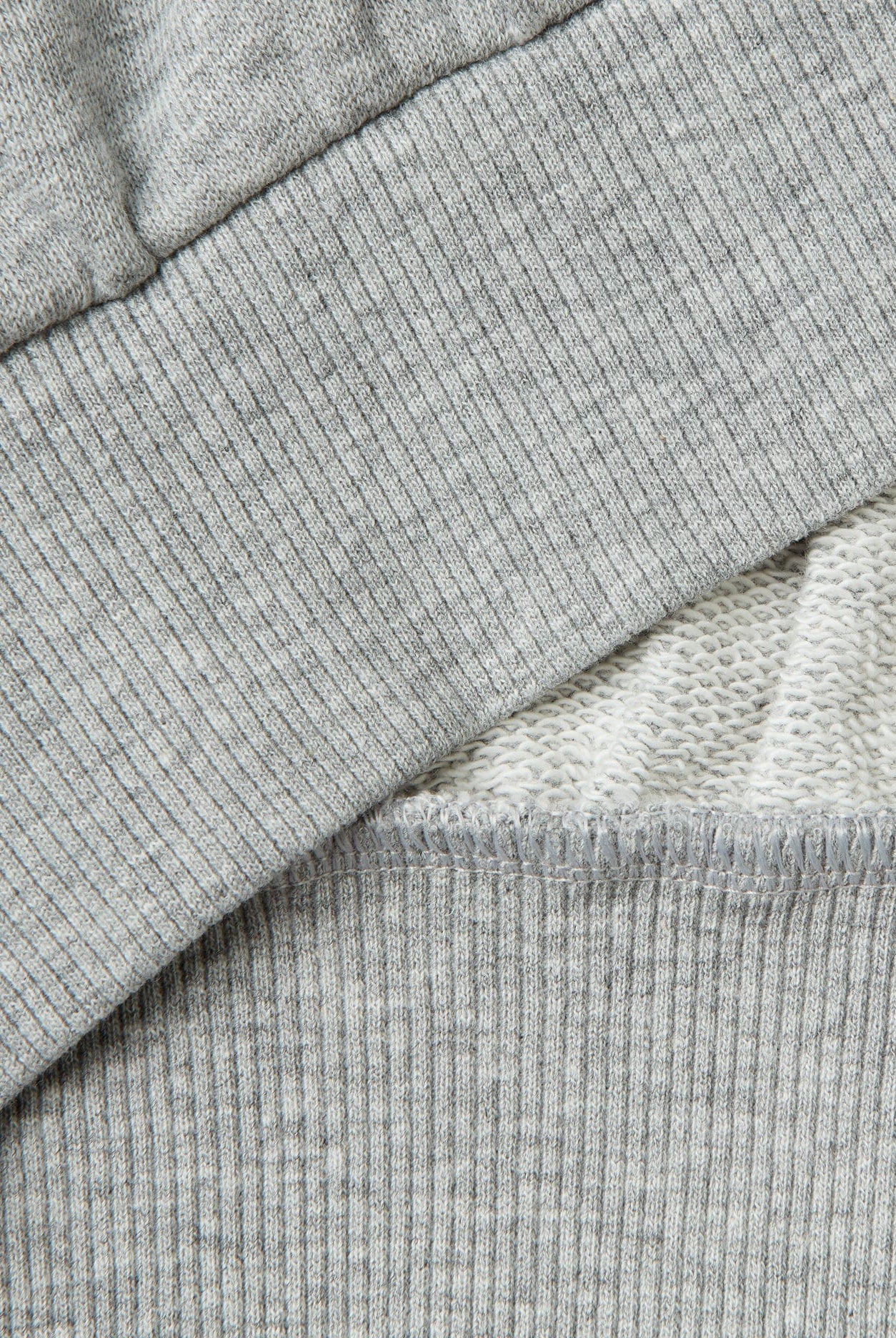 يونايتد كولورز اوف بينيتون سويت شيرت مطرز بترتر كم طويل بناتي