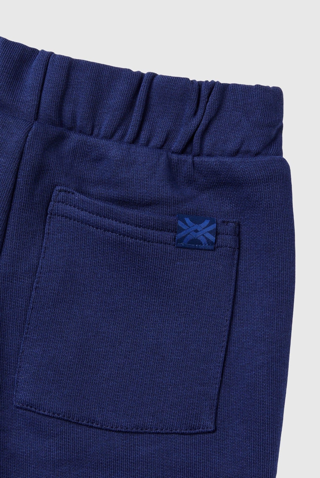 يونايتد كولورز اوف بينيتون بدلة رياضية بشعار كم طويل أطفالي