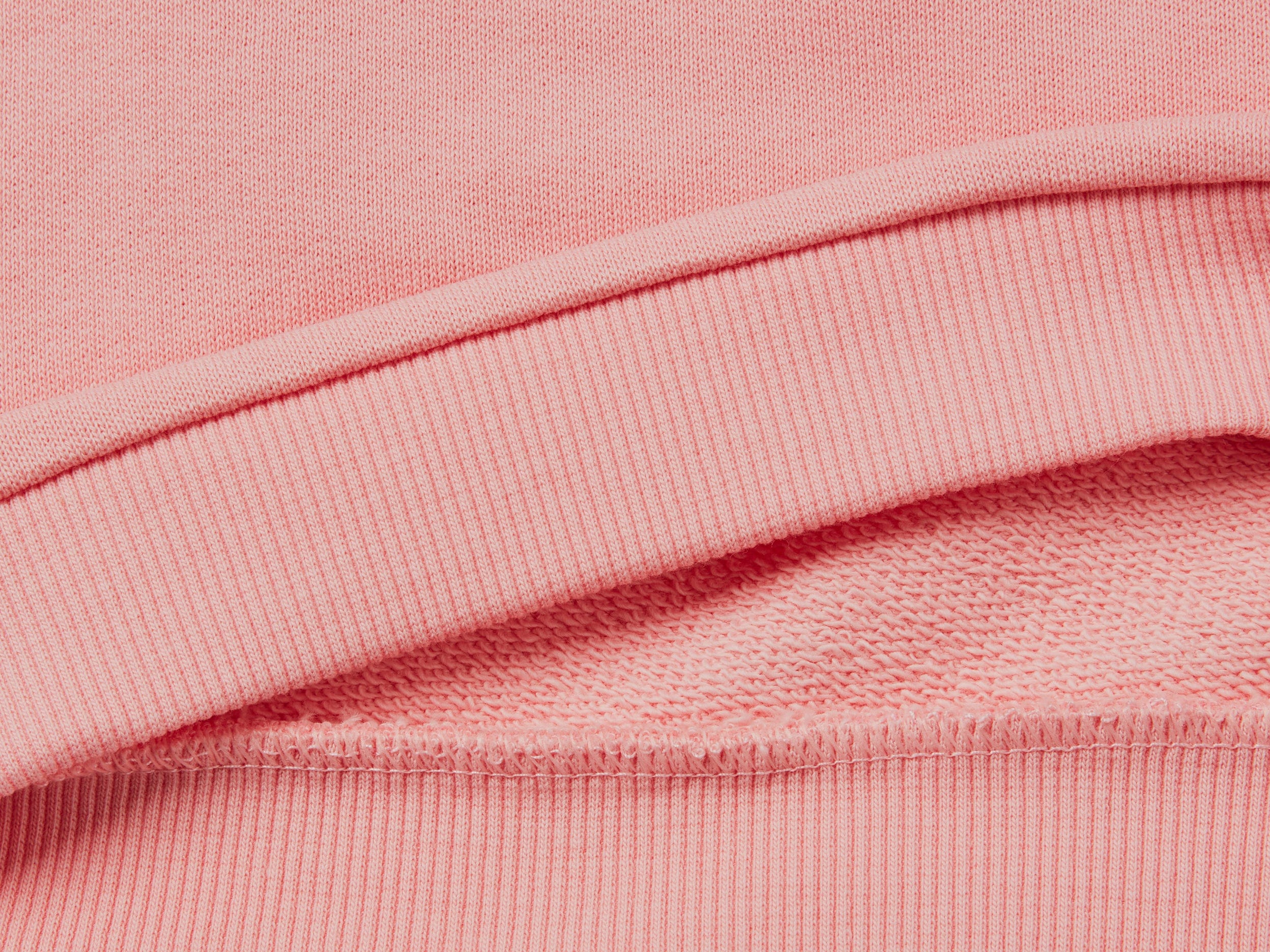 يونايتد كولورز اوف بينيتون سويت شيرت بناتي وردي من القطن العضوي مع طباعة لامعة