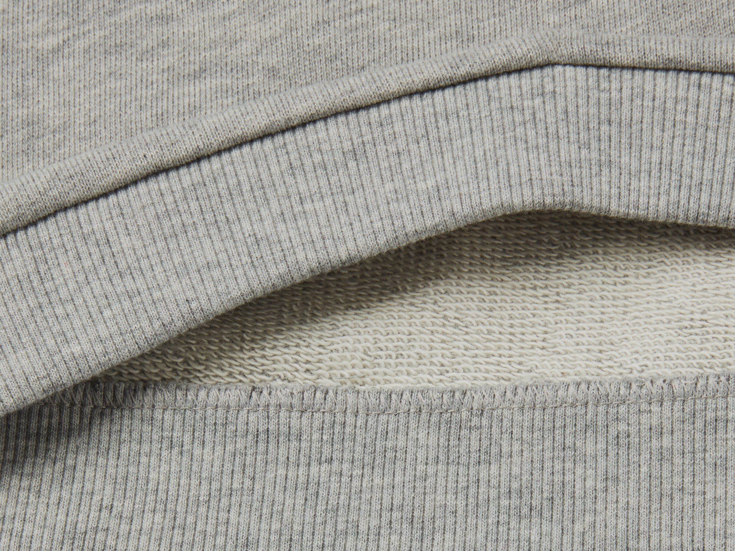 يونايتد كولورز اوف بينيتون سويت شيرت بناتي وردي من القطن العضوي مع طباعة لامعة