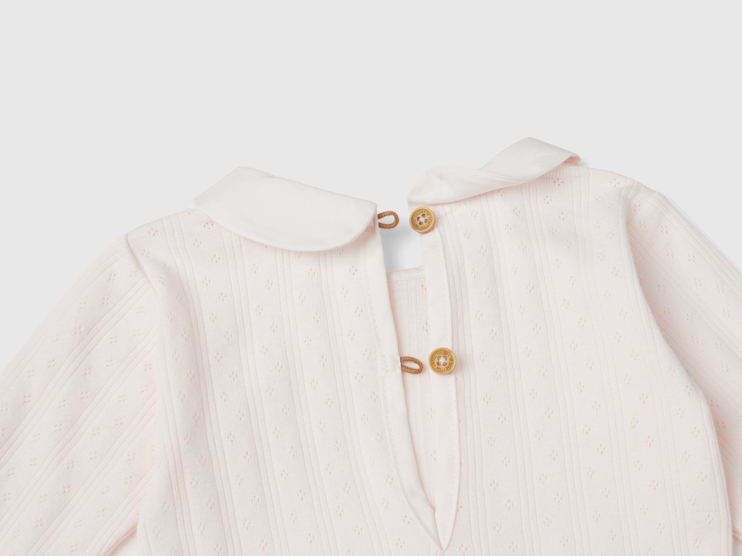 يونايتد كولورز اوف بينيتون تيشيرت بياقة كم طويل واسع رضع