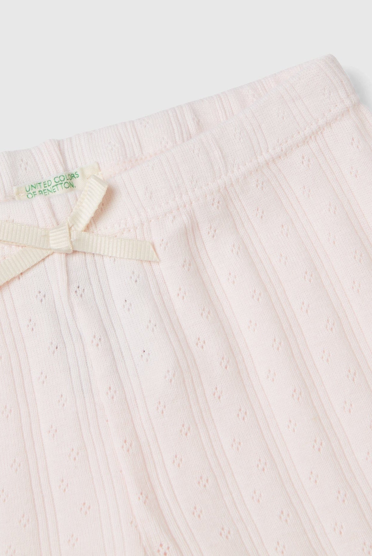 يونايتد كولورز اوف بينيتون طقم تي شيرت وبنطلون برسمة على التيشيرت رضع أطفال