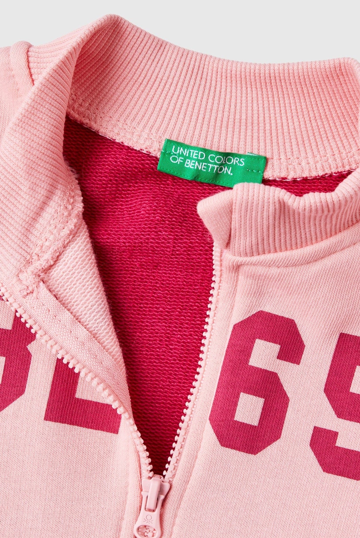 يونايتد كولورز اوف بينيتون سويت شيرت بسحاب وطباعة بناتي