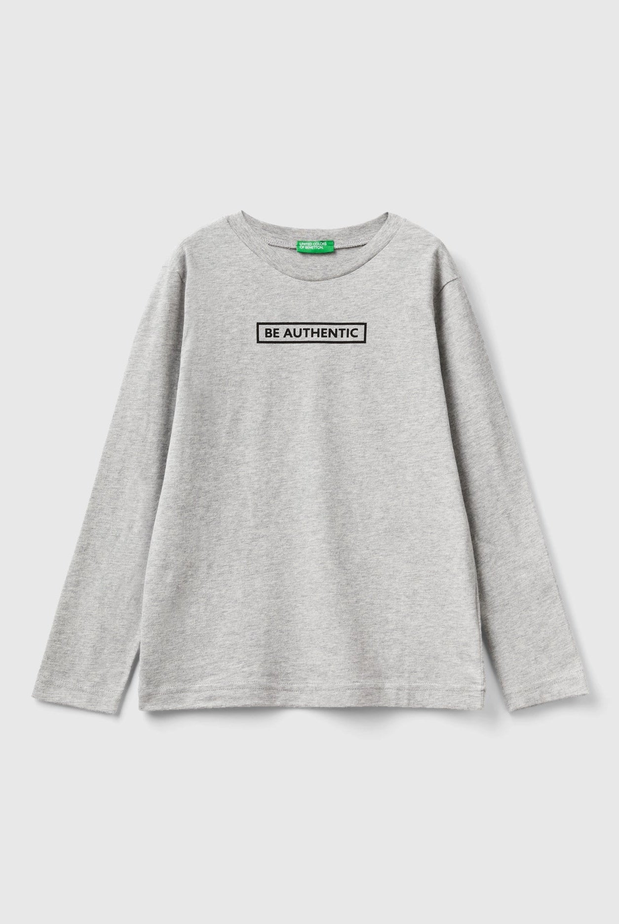 يونايتد كولورز اوف بينيتون تيشيرت اطفالي بأكمام طويلة من القطن الدافئ ذات رسمه عالصدر