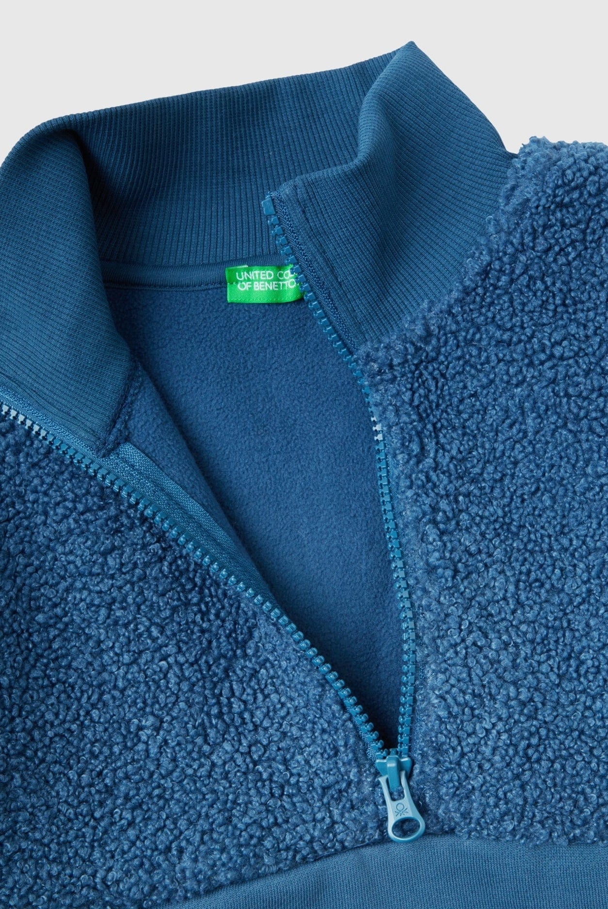 يونايتد كولورز اوف بينيتون سويت شيرت بناتي بسحاب نصفي وشعار