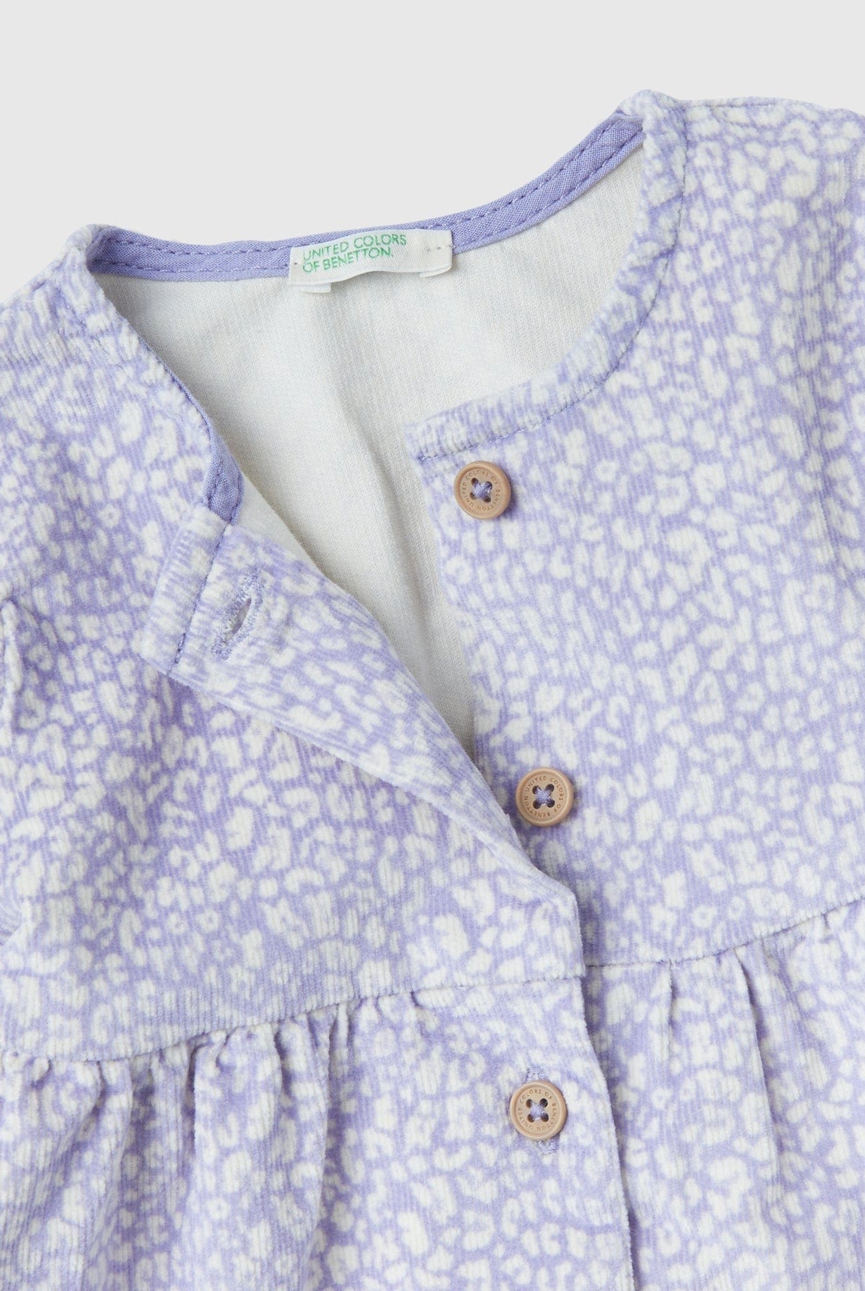 يونايتد كولورز اوف بينيتون فستان مخمل بنقشة حيوانات رضع