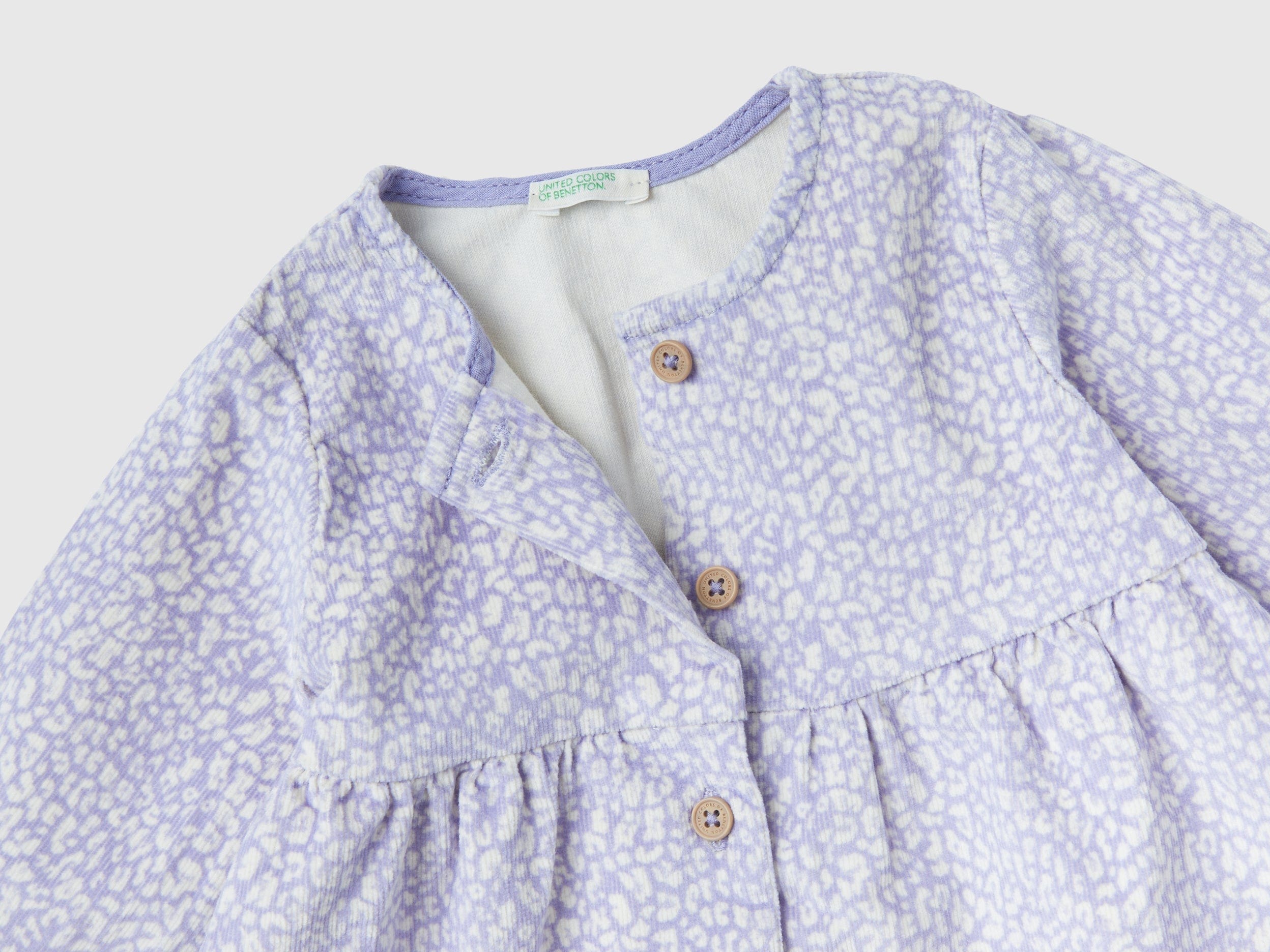 يونايتد كولورز اوف بينيتون فستان مخمل بنقشة حيوانات رضع