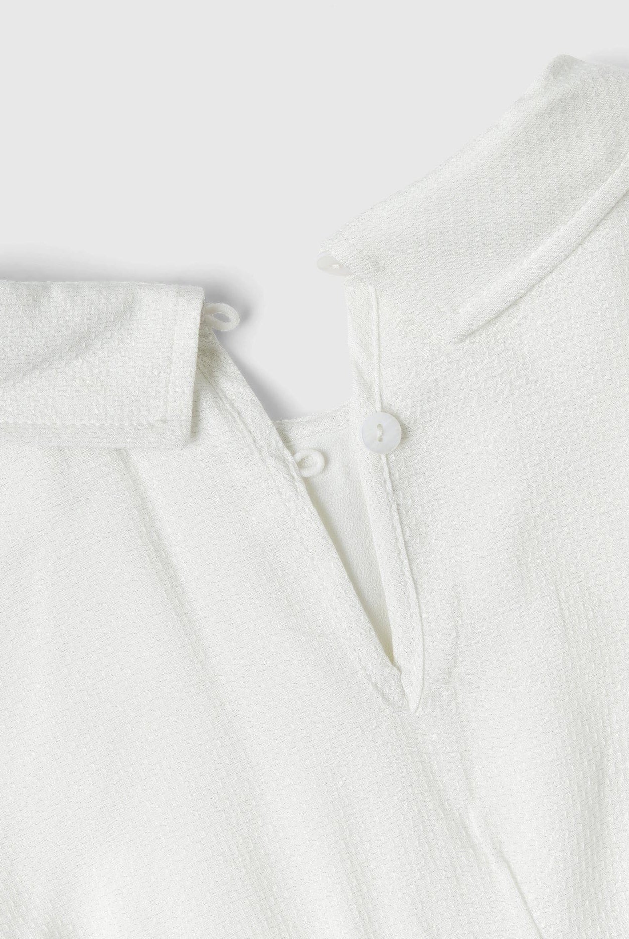 يونايتد كولورز اوف بينيتون فستان بناتي قصير بخيوط لامعة وياقة