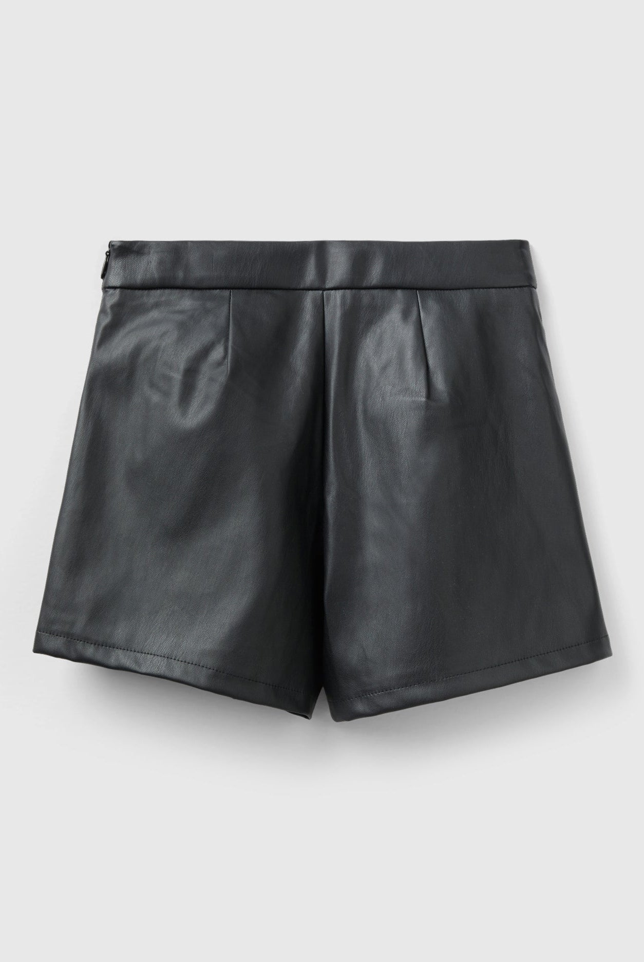 يونايتد كولورز اوف بينيتون بنطلون من الجلد قصير وواسع بناتي