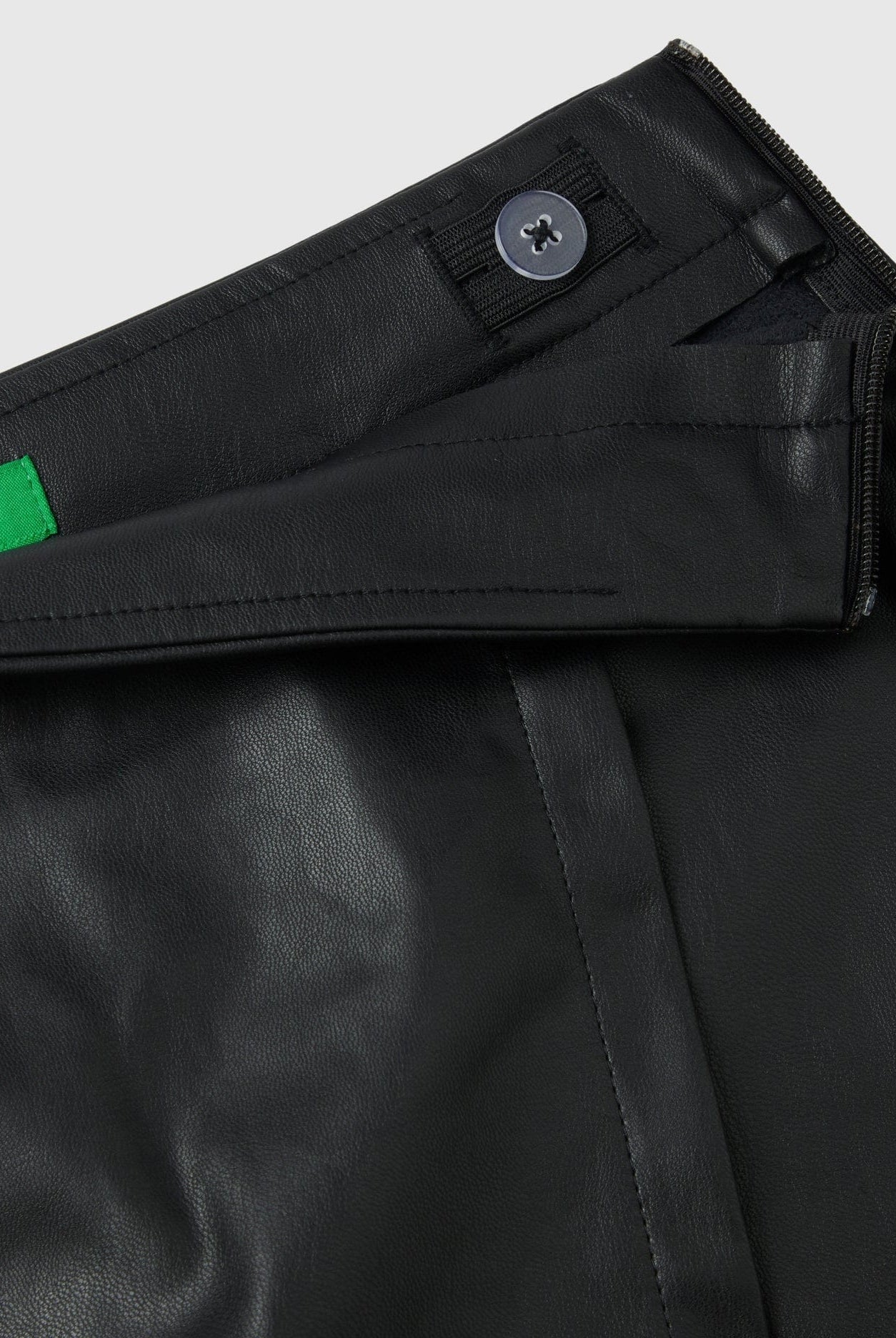 يونايتد كولورز اوف بينيتون بنطلون من الجلد قصير وواسع بناتي