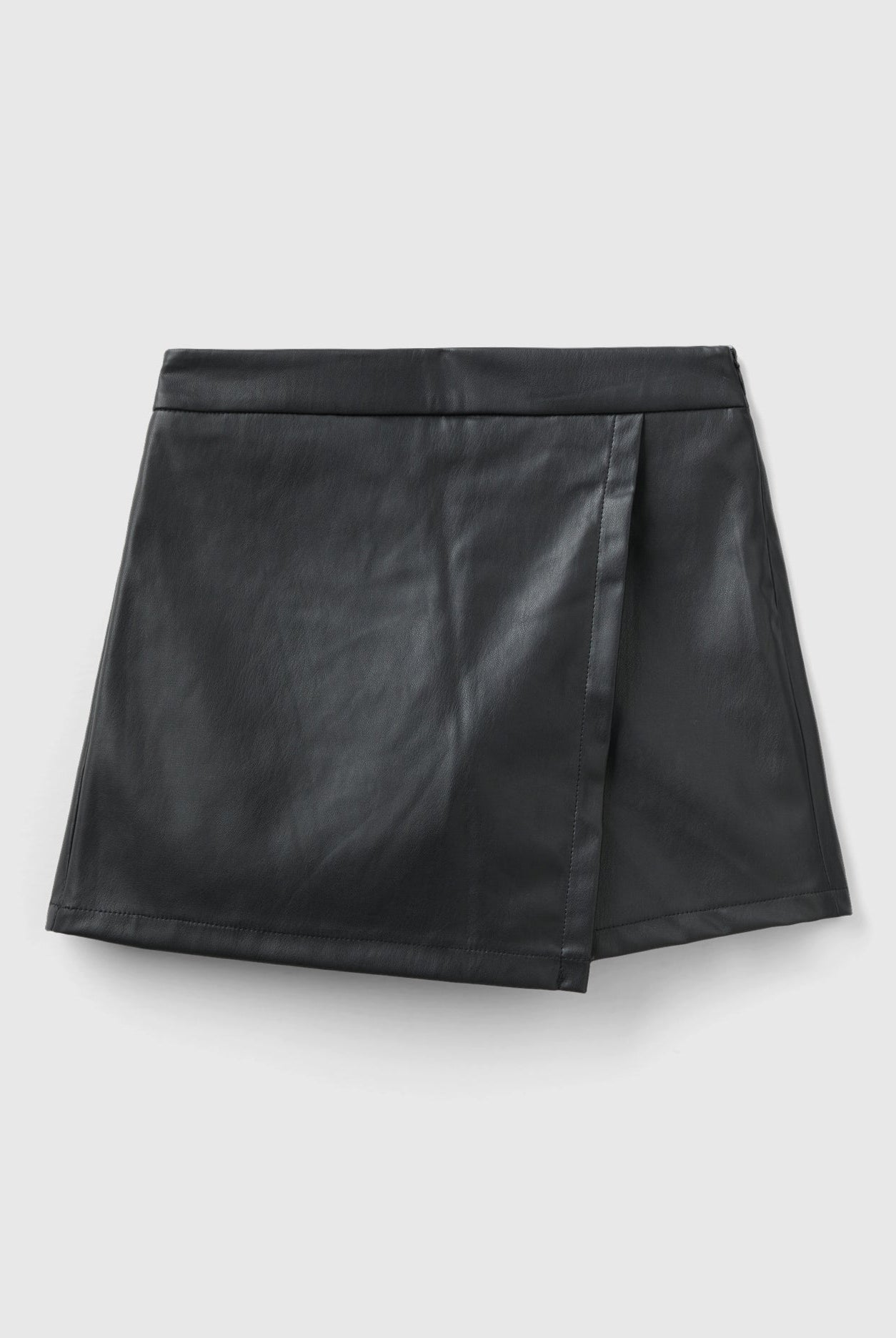 يونايتد كولورز اوف بينيتون بنطلون من الجلد قصير وواسع بناتي