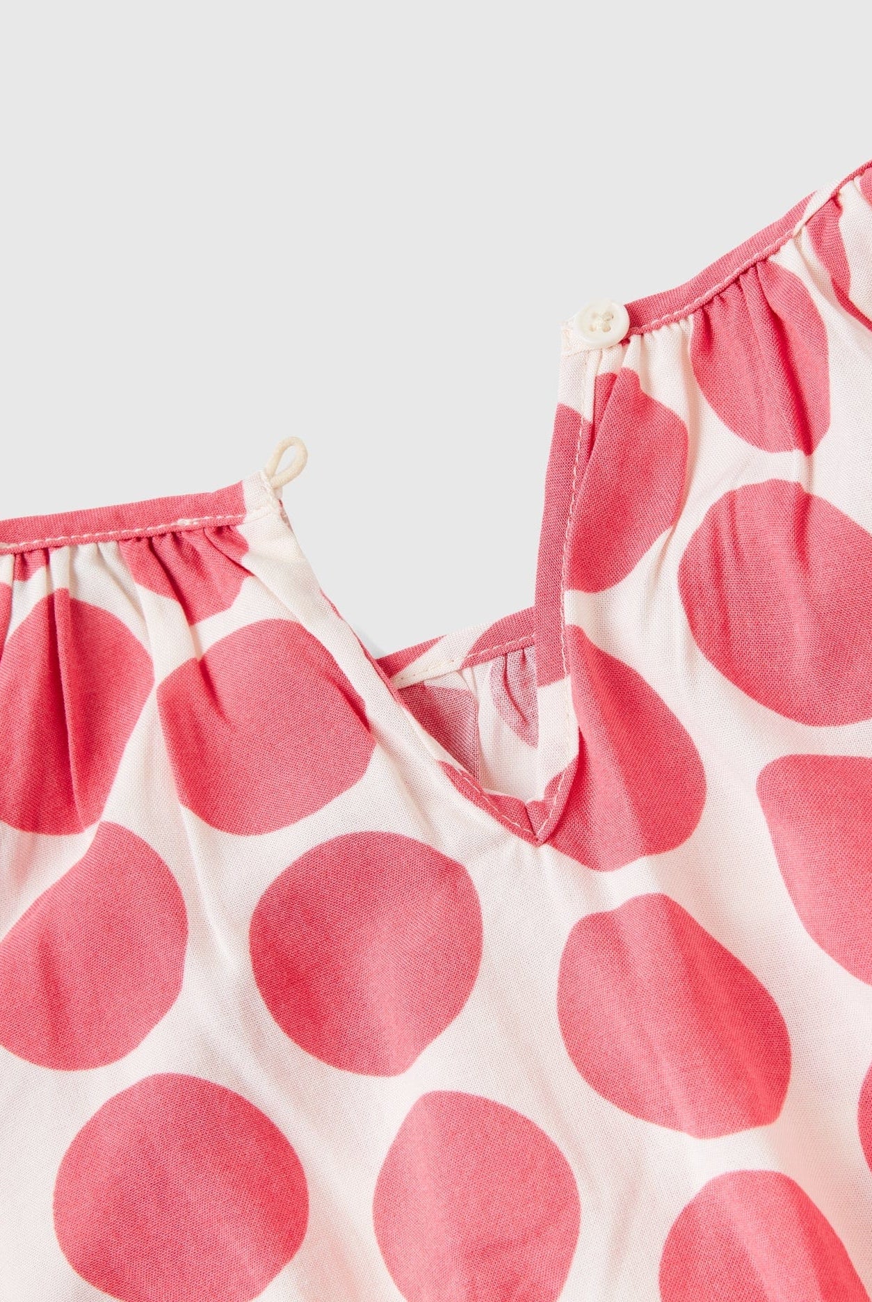 يونايتد كولورز اوف بينيتون بلوزة بناتي بنقاط منقطة واسعة