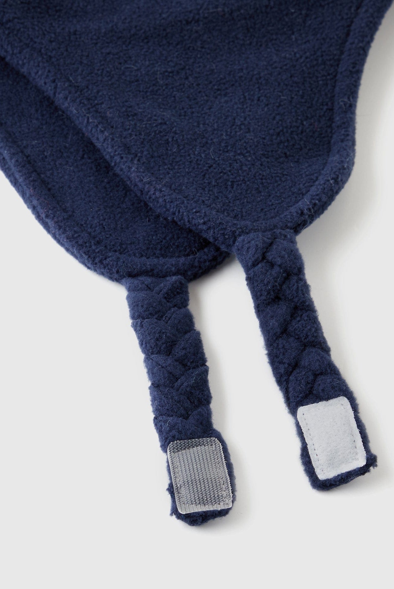 يونايتد كولورز اوف بينيتون قبعة بغطاء للأذنين وزينة بوم بوم أطفالي