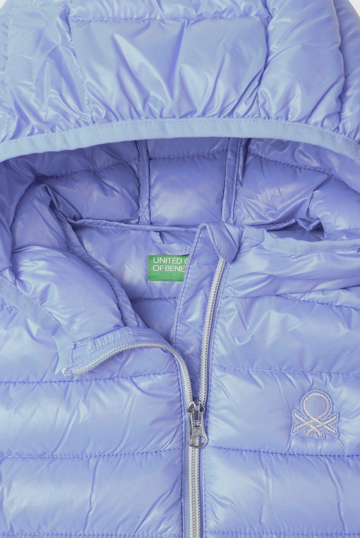 يونايتد كولورز اوف بينيتون سترة اطفال مبطنة بقلنسوة بها شعار بدون اكمام