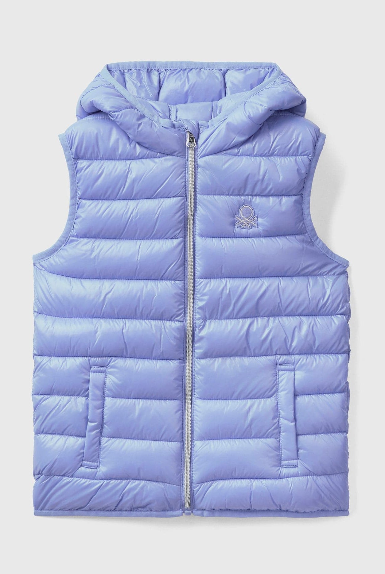 يونايتد كولورز اوف بينيتون سترة اطفال مبطنة بقلنسوة بها شعار بدون اكمام