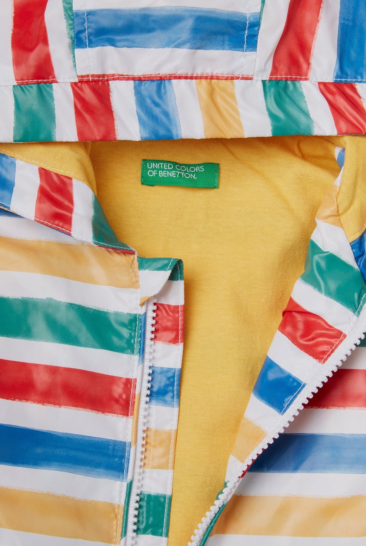 يونايتد كولورز اوف بينيتون جاكيت اطفالي مخطط خفيف بغطاء للرأس