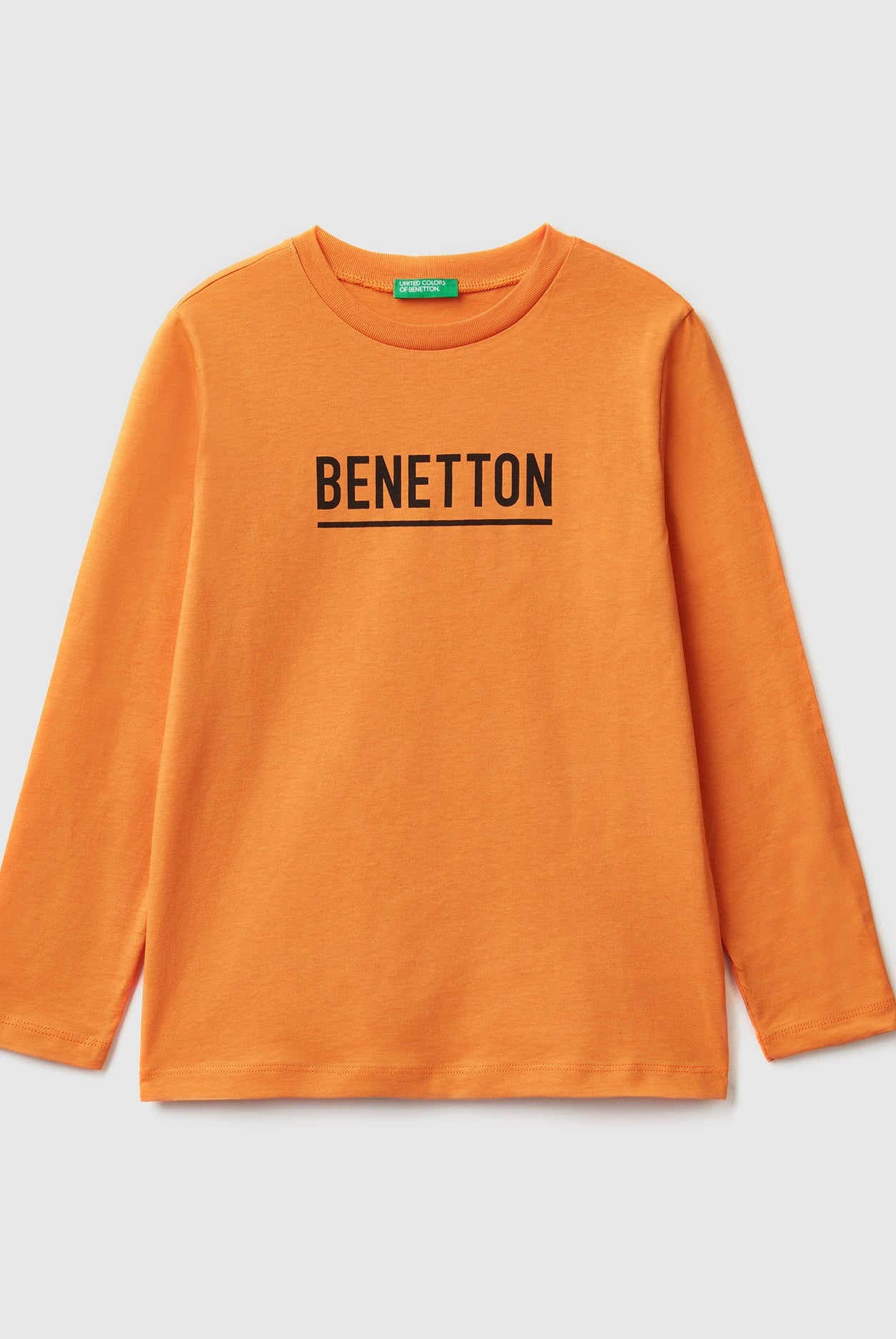 يونايتد كولورز اوف بينيتون تيشيرت بأكمام طويلة مع شعار أطفالي