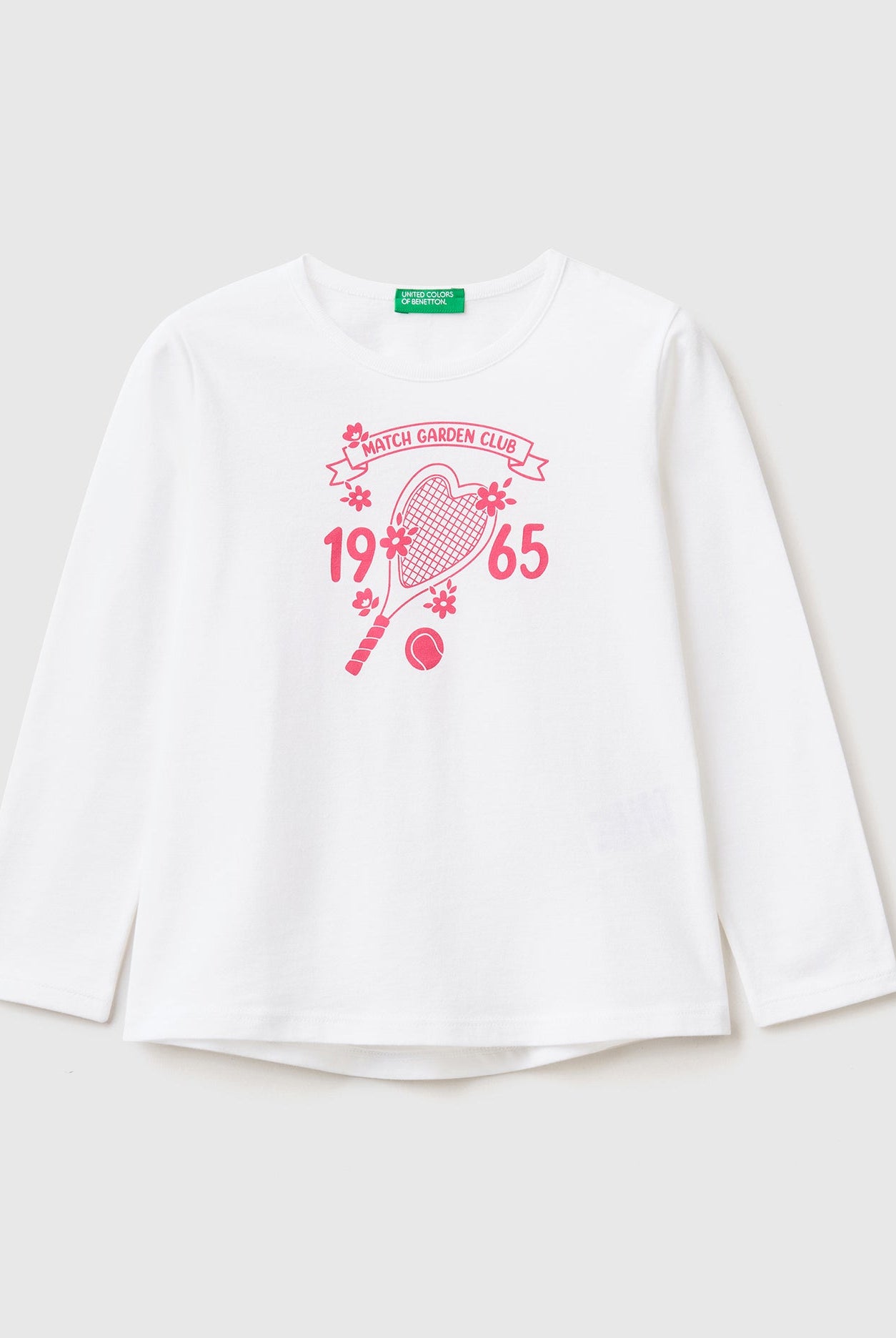 يونايتد كولورز اوف بينيتون تي شيرت بناتي مصنوع من القطن بنسبة 100% مع طبعة