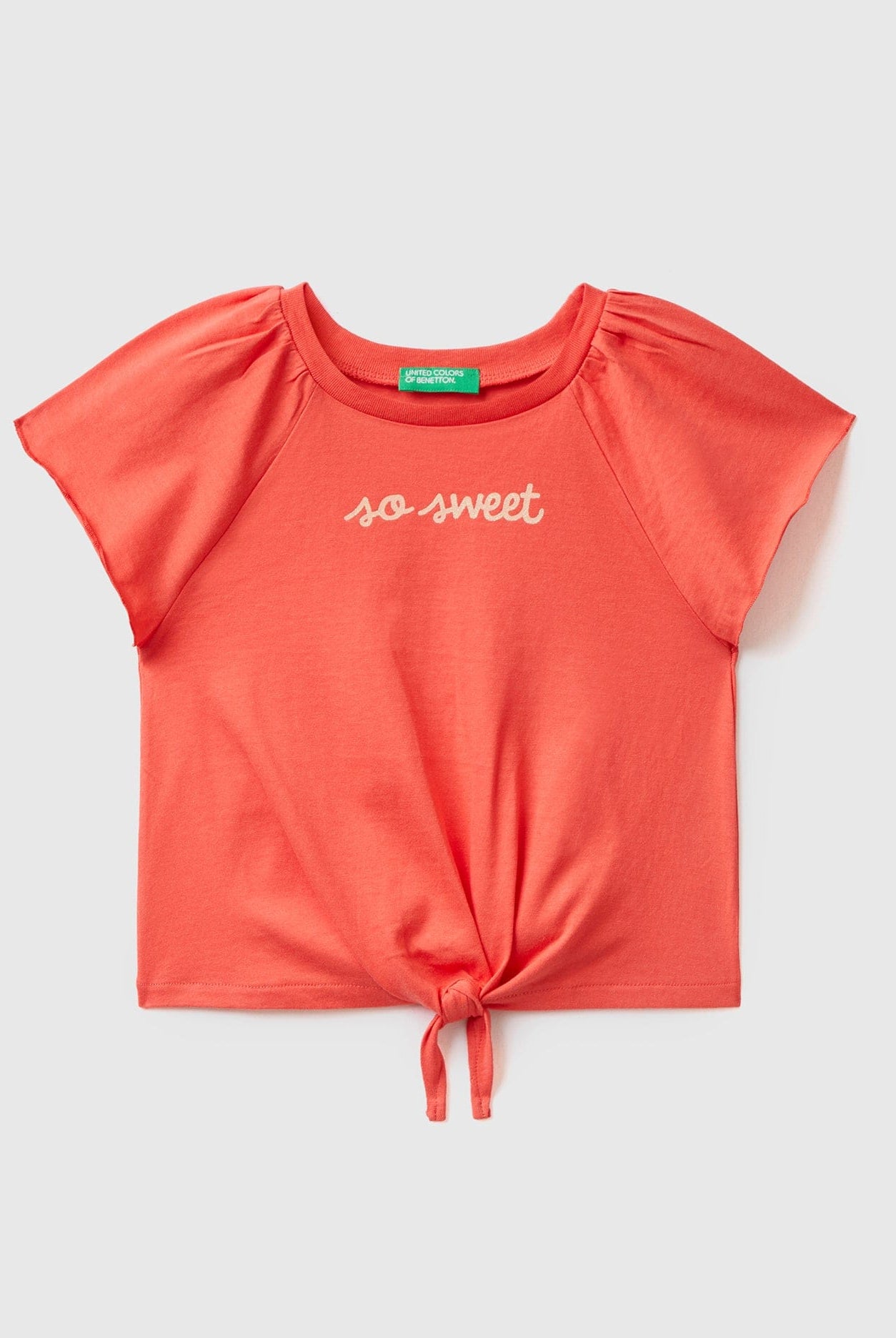 يونايتد كولورز اوف بينيتون تي شيرت بناتي نص كم مع عقدة وطبعة لامعة