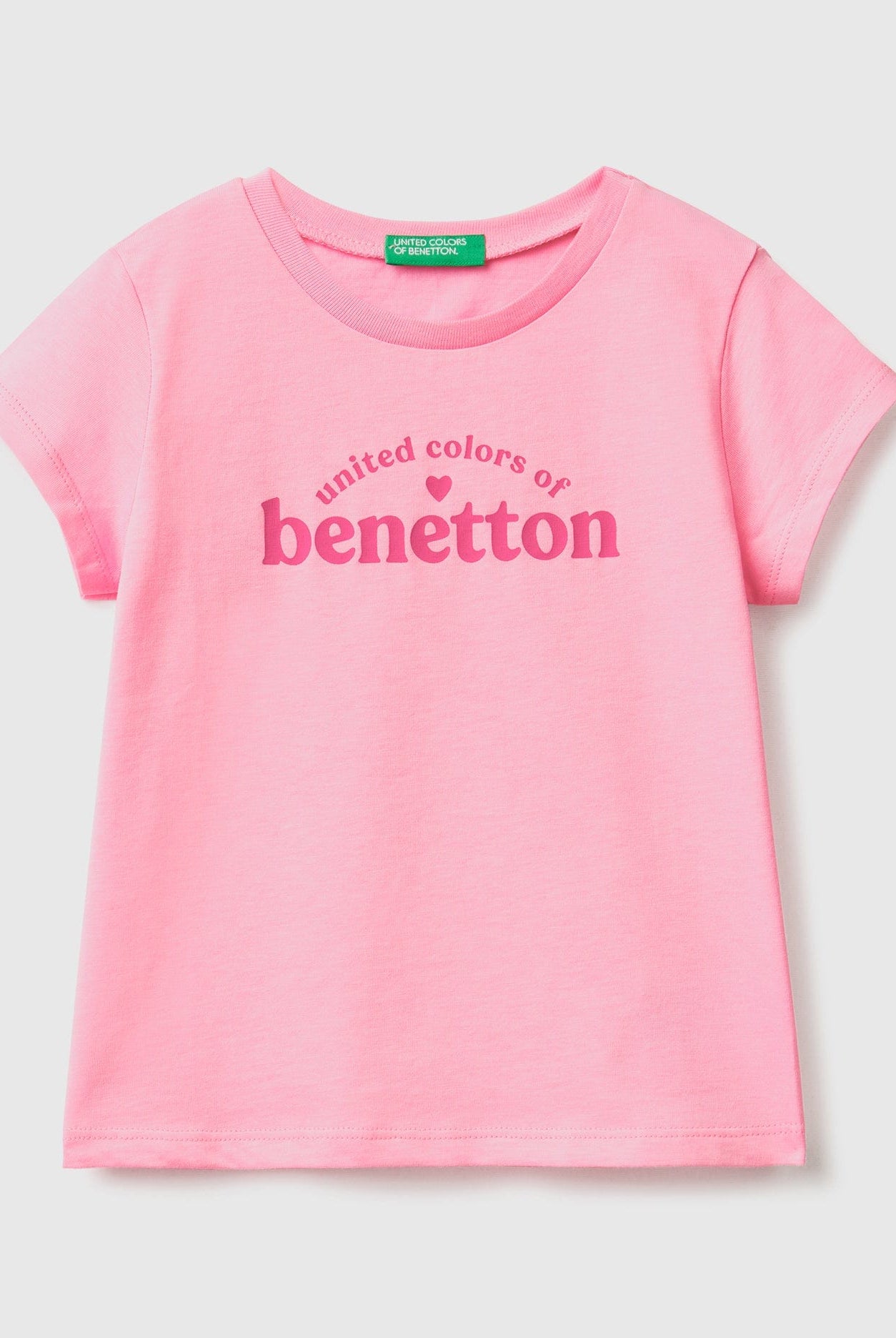يونايتد كولورز اوف بينيتون تيشيرت قطن بنسبة 100% مع شعار بناتي