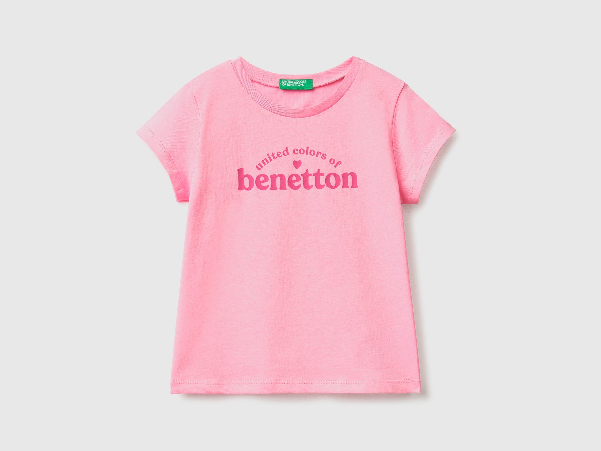 يونايتد كولورز اوف بينيتون تيشيرت قطن بنسبة 100% مع شعار بناتي