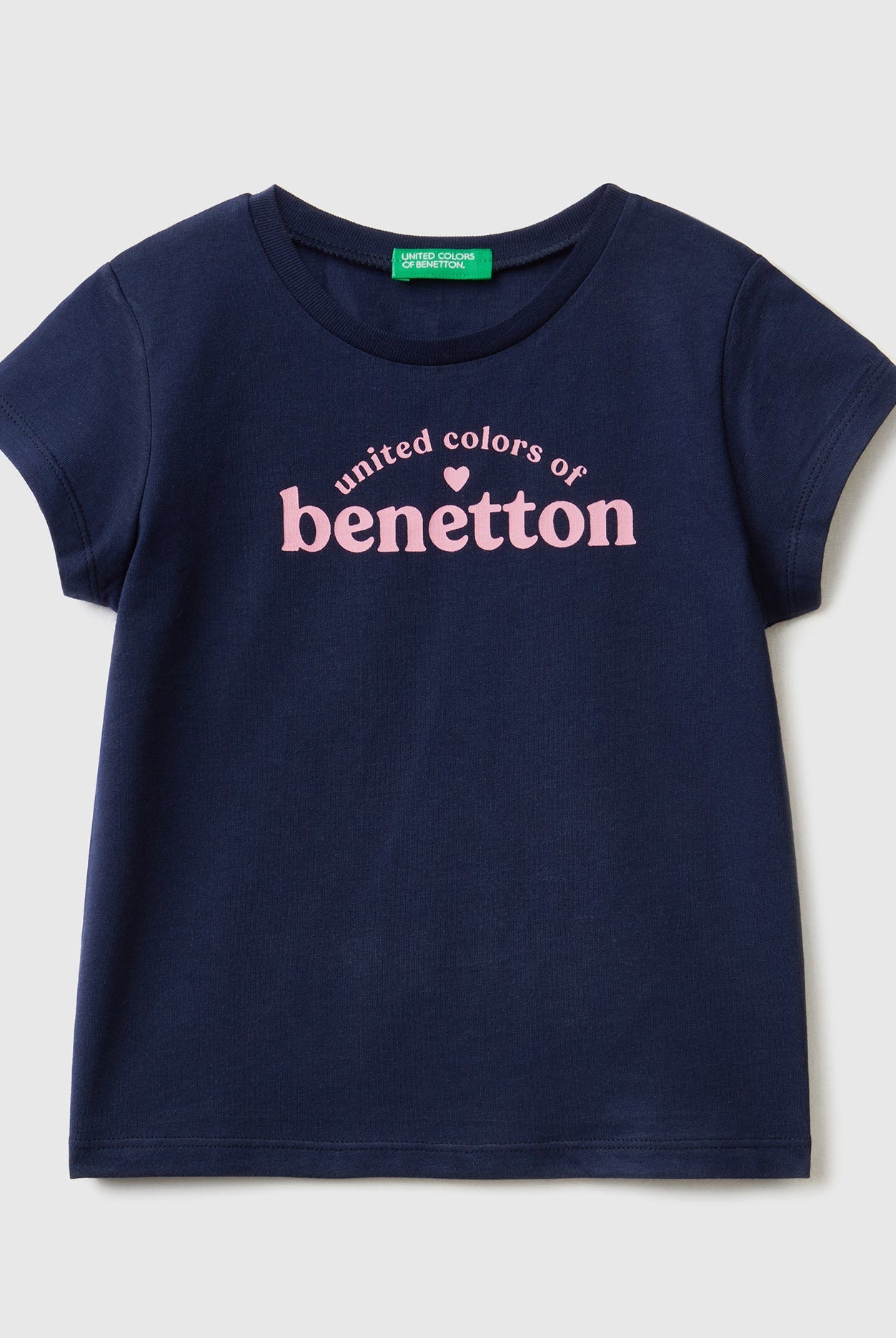 يونايتد كولورز اوف بينيتون تيشيرت قطن بنسبة 100% مع شعار بناتي