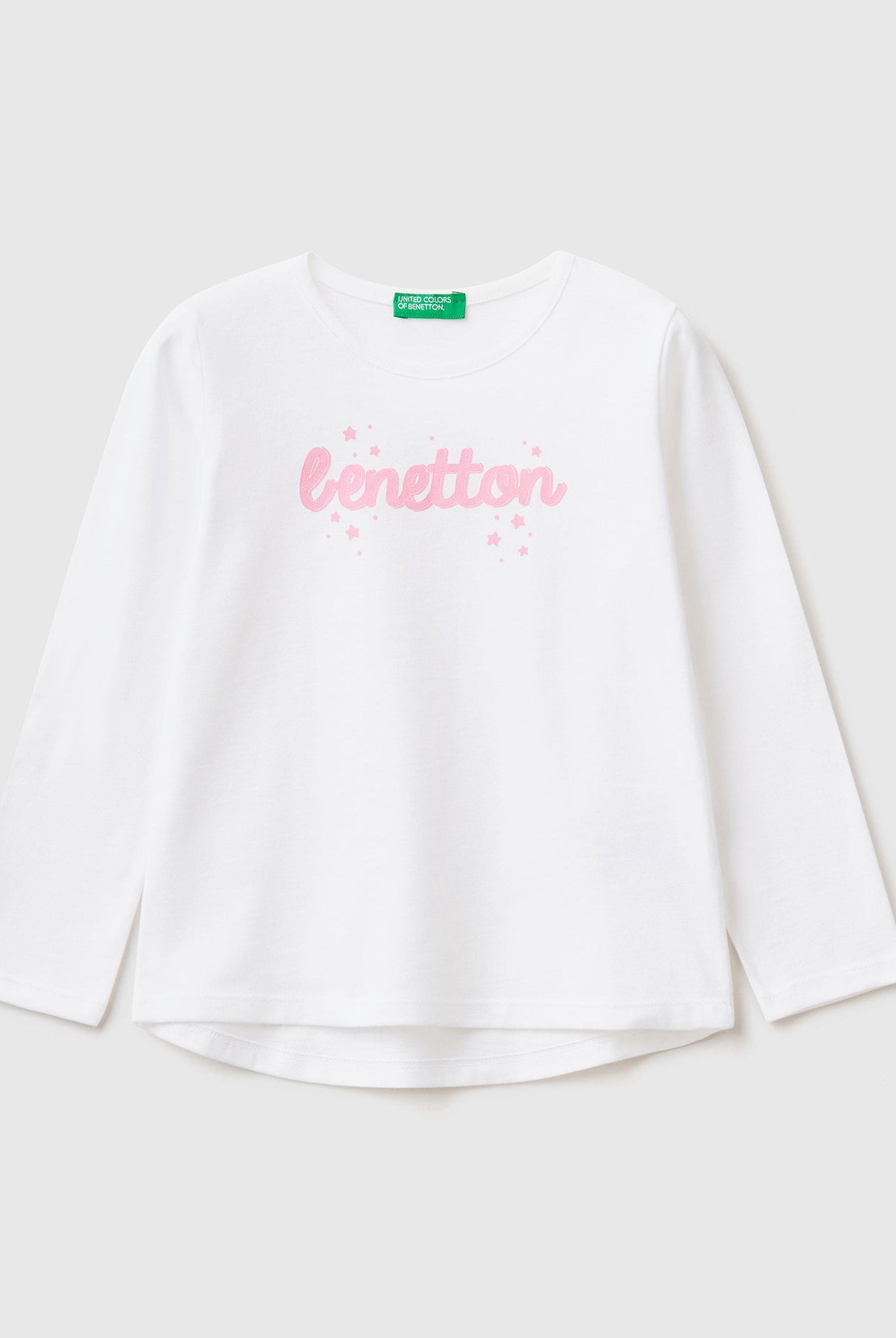 يونايتد كولورز اوف بينيتون تيشيرت قطن بنسبة 100% مع شعار كم طويل بناتي