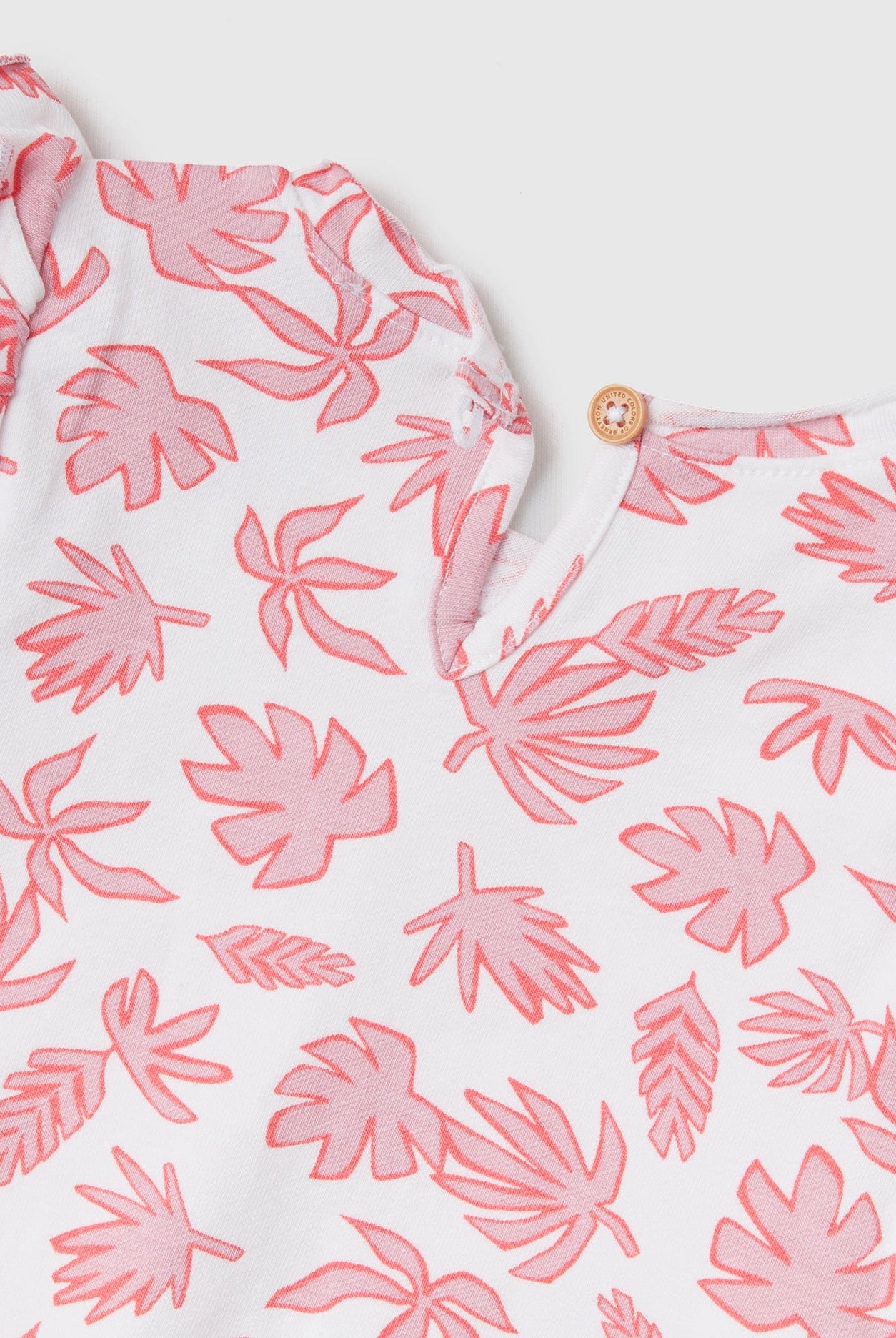 يونايتد كولورز اوف بينيتون بلوزة بأكمام فراشة للأطفال بطبعة استوائية