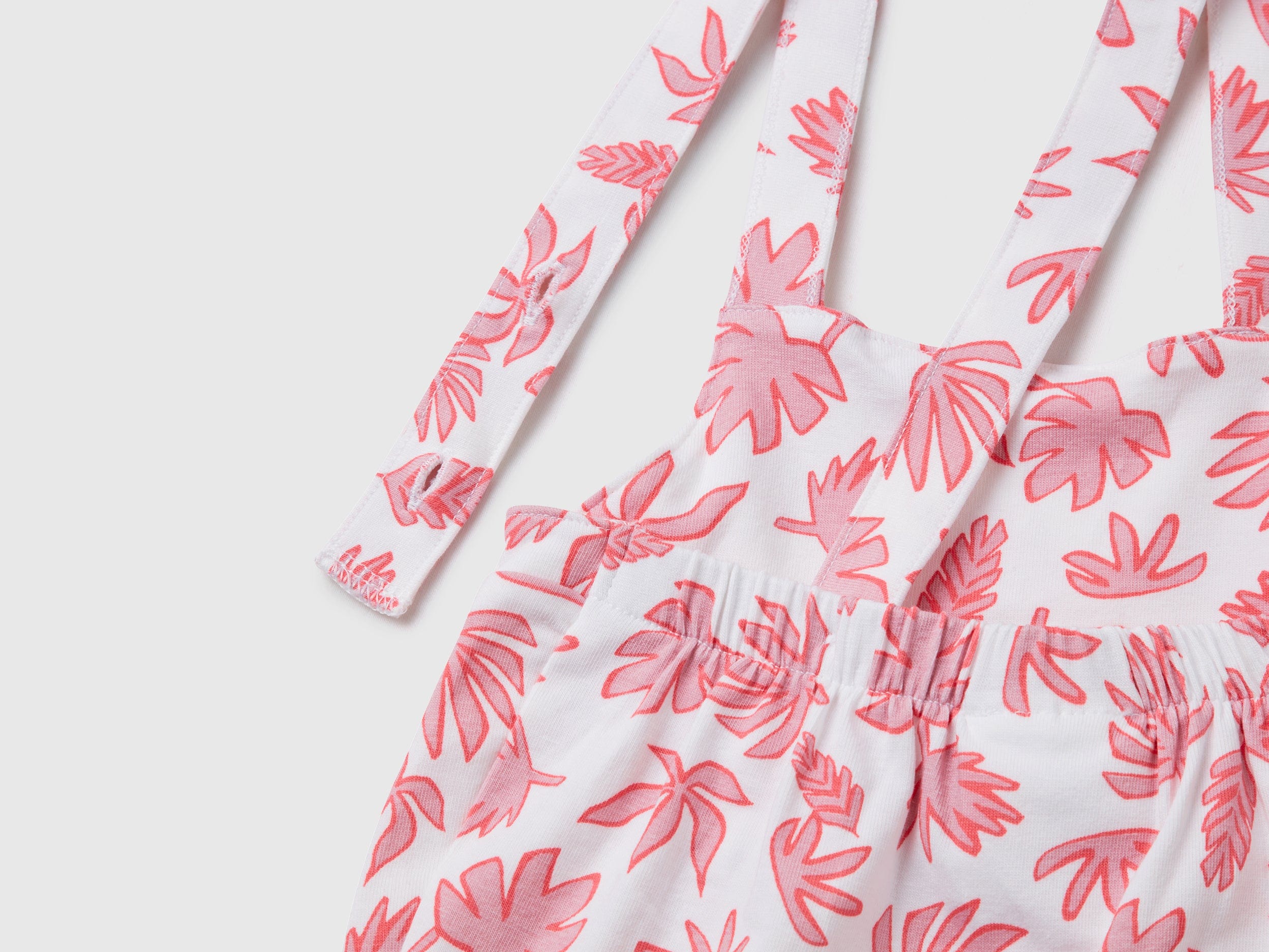 يونايتد كولورز اوف بينيتون دنغري صغير بطبعة استوائية