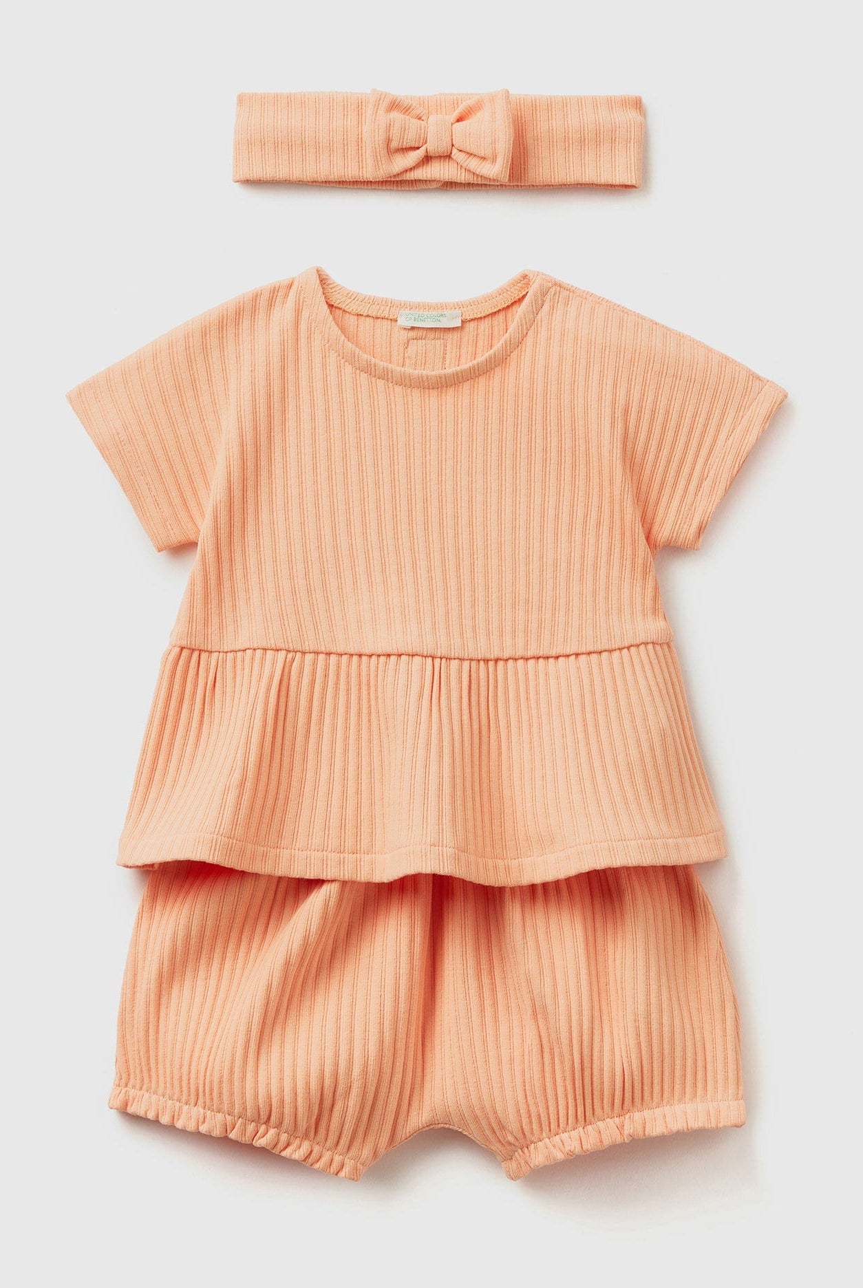 يونايتد كولورز اوف بينيتون طقم تي شيرت وشورت وعصابة رأس رضع أطفال