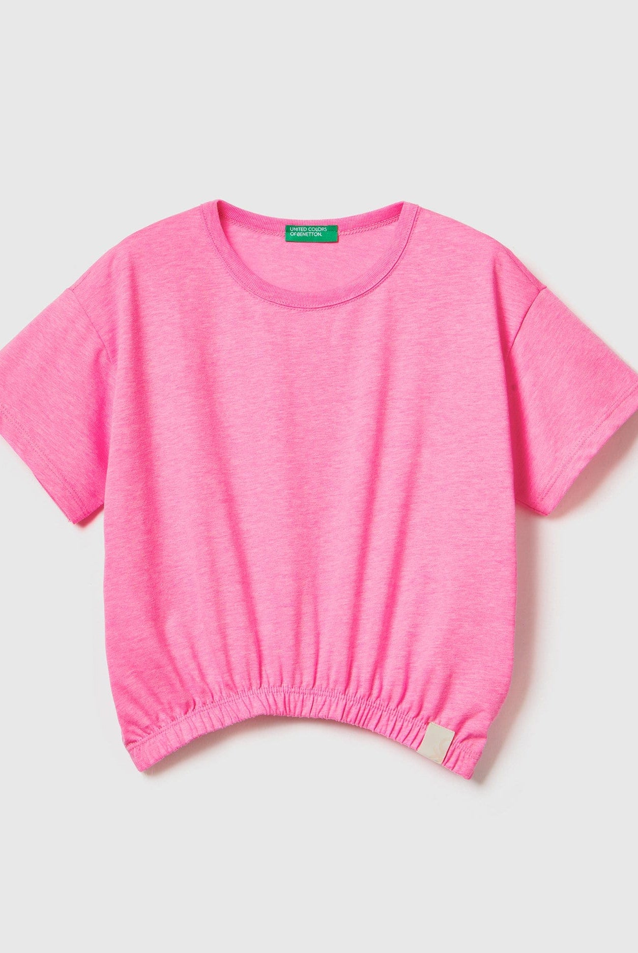 يونايتد كولورز اوف بينيتون تيشيرت بقصة مربعة من القماش المعاد تدويره بناتي