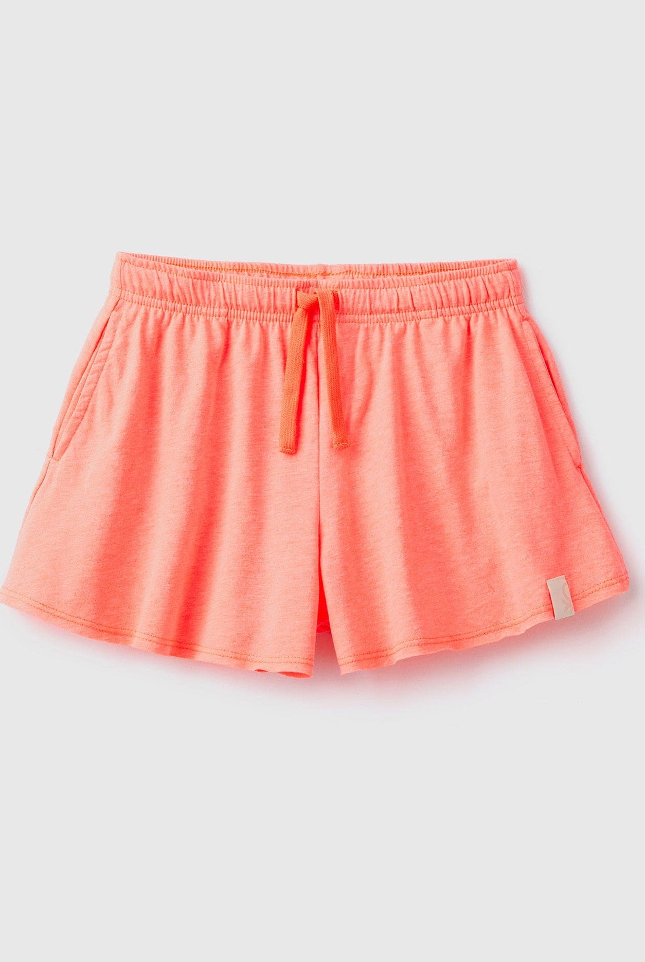 يونايتد كولورز اوف بينيتون شورت بناتي من القماش مع رباط عالخصر