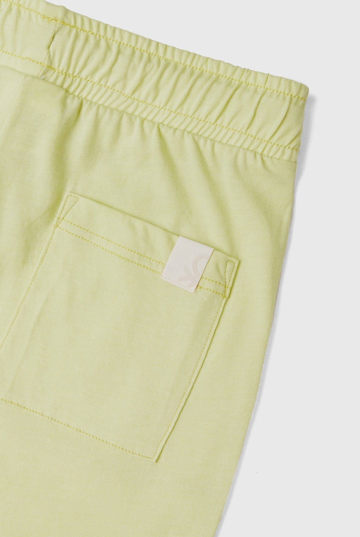 يونايتد كولورز اوف بينيتون برمودا ولادي من القماش المعاد تدويره بجيب