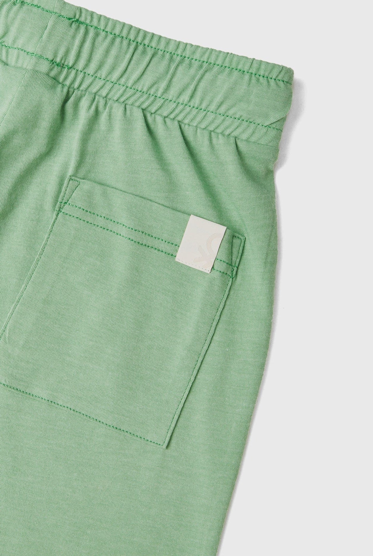 يونايتد كولورز اوف بينيتون برمودا ولادي من القماش المعاد تدويره بجيب