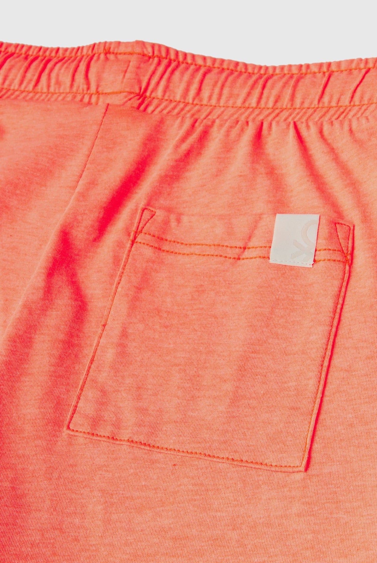 يونايتد كولورز اوف بينيتون برمودا ولادي من القماش المعاد تدويره بجيب