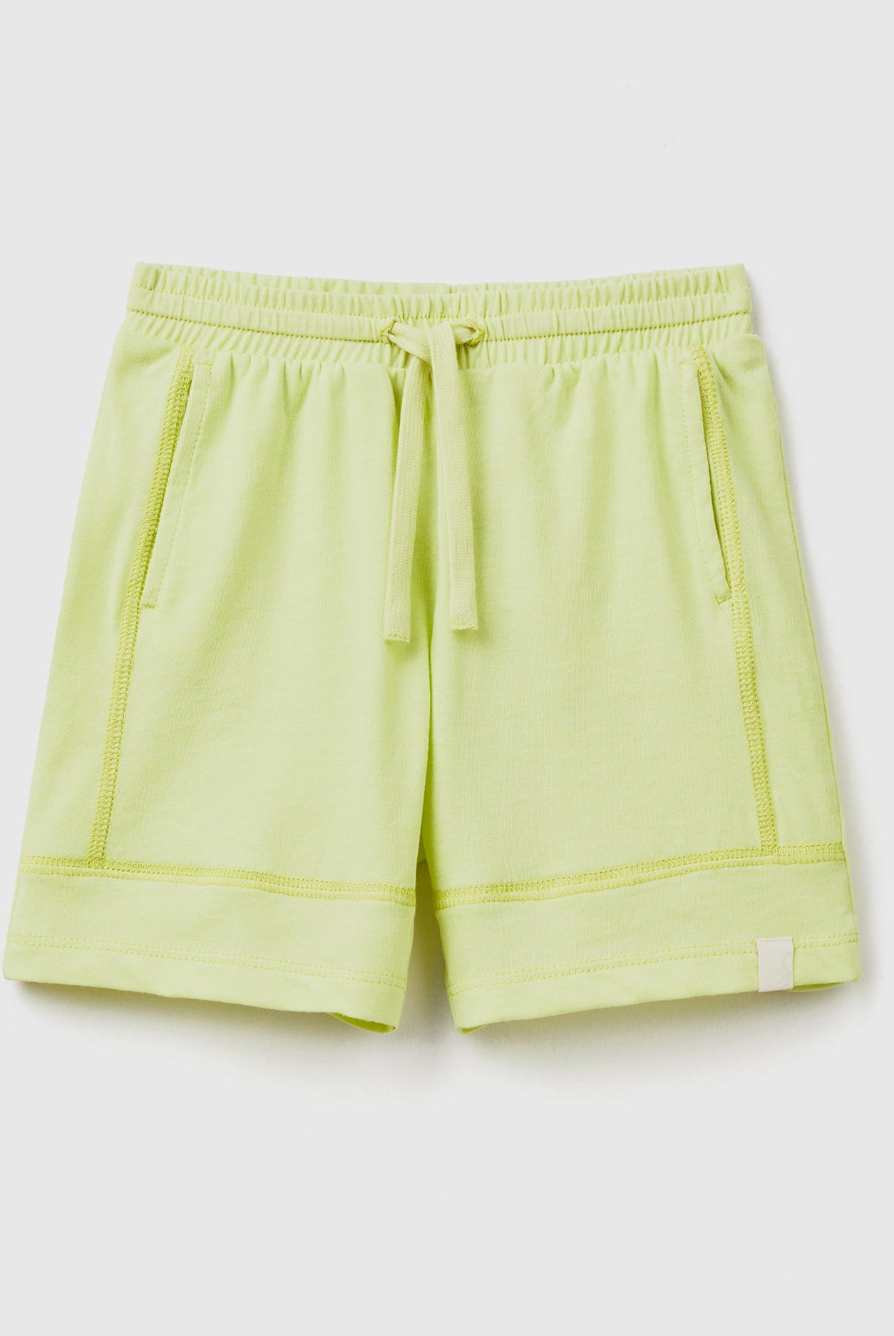 يونايتد كولورز اوف بينيتون شورت بناتي من القماش برباط عالخصر مع جيوب